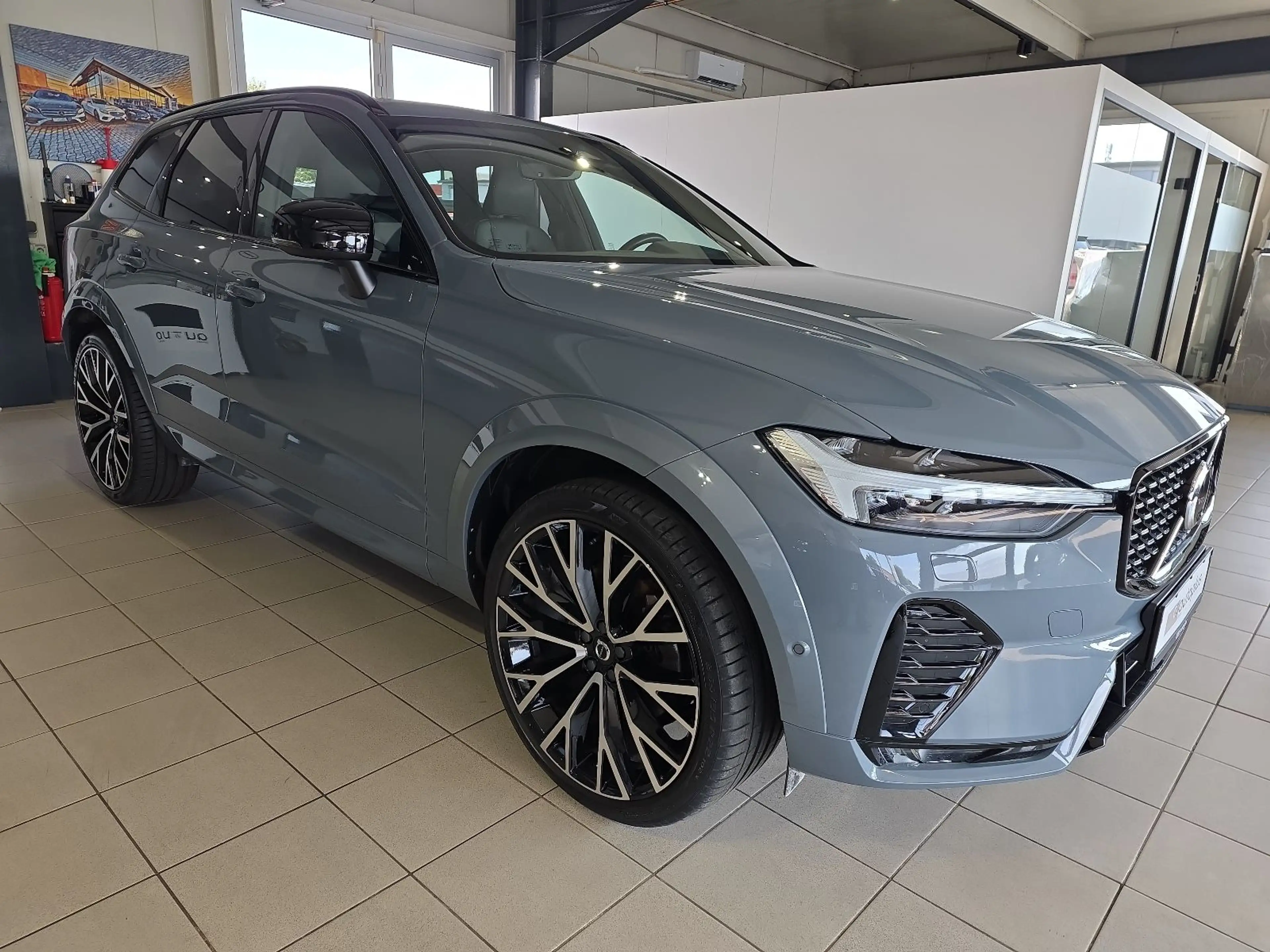 Volvo XC60 B5 R-Design Massage AHK 360° 22Zoll Pano — photo 5