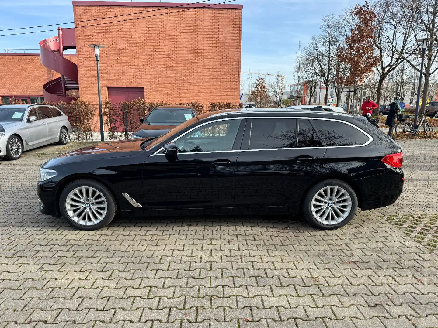BMW 520 d Luxury Line*Panorama*Head Up*360 Kamera Noir - 2