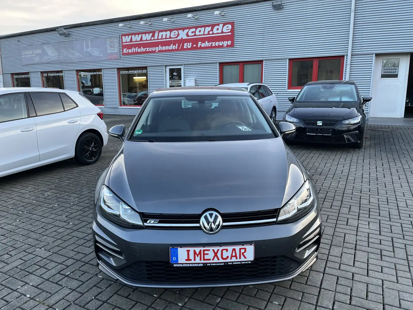 Volkswagen Golf VII 1.5 TSI R-Line + Navigation + Voll LED + Sitzh Grau - 1
