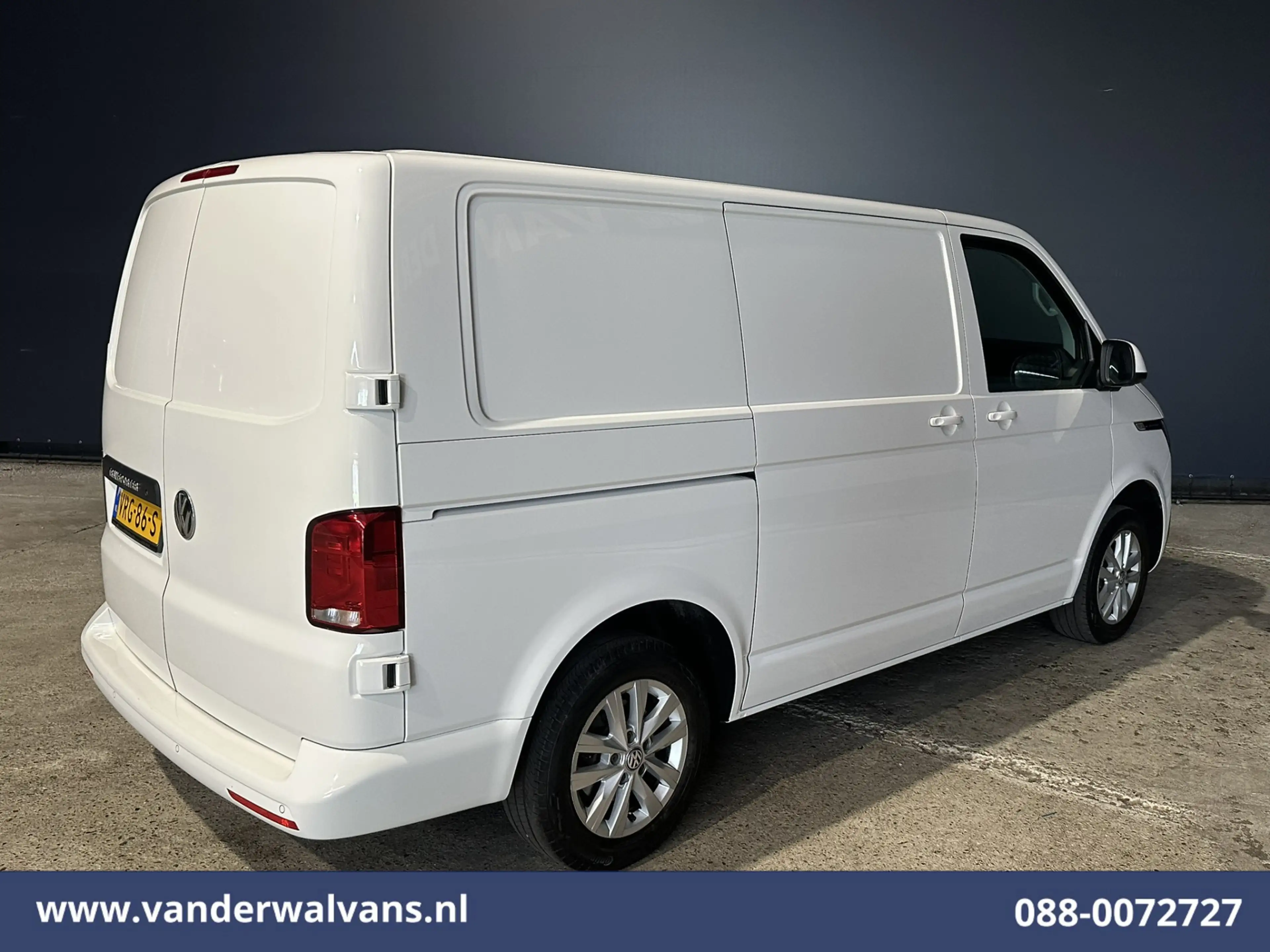 Volkswagen T6.1 Transporter 2.0 TDI 111pk L1H1 Euro6 Airco | Navigatie | LM Ve — photo 11