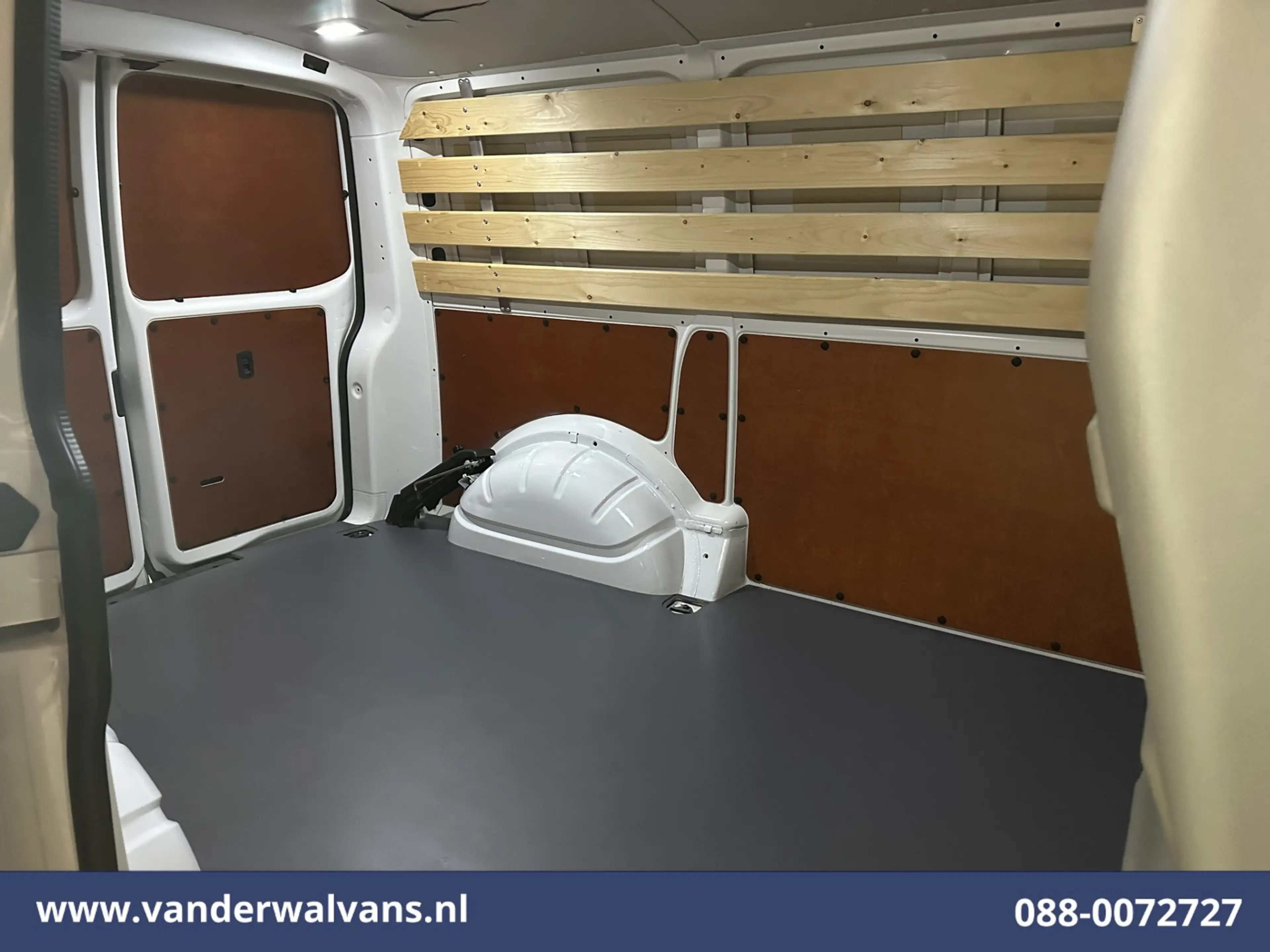 Volkswagen T6.1 Transporter 2.0 TDI 111pk L1H1 Euro6 Airco | Navigatie | LM Ve — photo 13