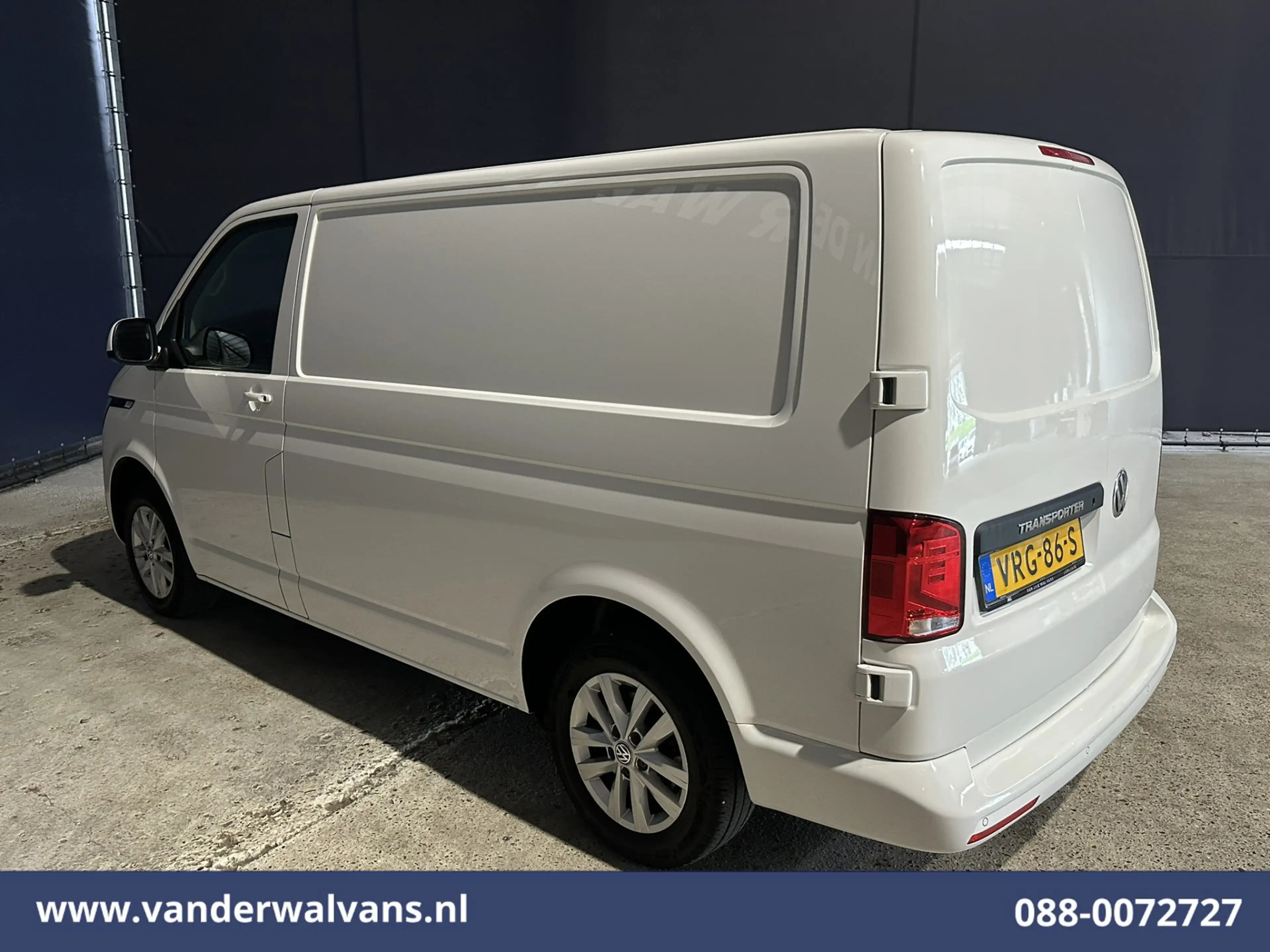 Volkswagen T6.1 Transporter 2.0 TDI 111pk L1H1 Euro6 Airco | Navigatie | LM Ve — photo 10