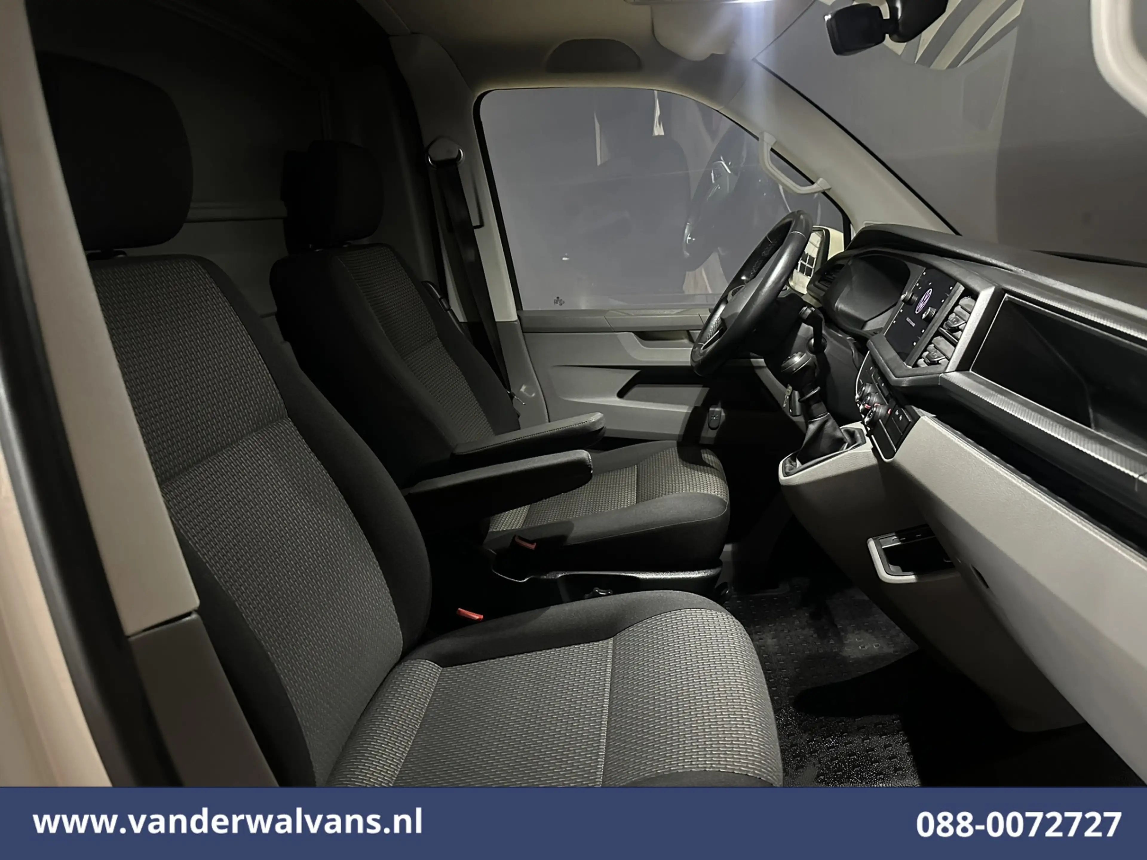 Volkswagen T6.1 Transporter 2.0 TDI 111pk L1H1 Euro6 Airco | Navigatie | LM Ve — photo 17