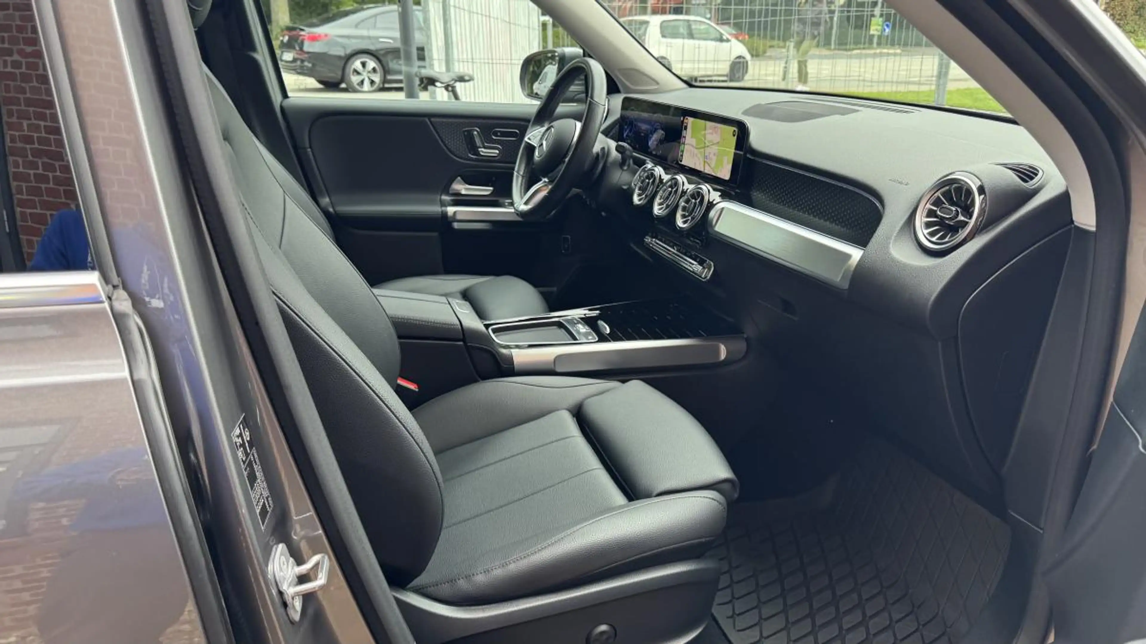 Mercedes-Benz EQB 300 EQB 300 4Matic (243.608) — photo 10