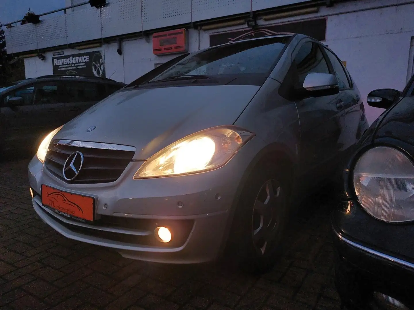 Mercedes-Benz A 150 *NAVI*8FACH*V+H PDC*CD*ANGEBOT NUR HEUTE Czarny - 2