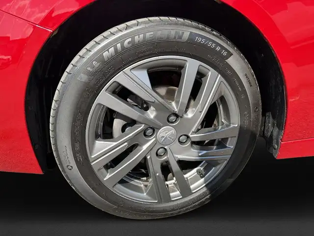 Peugeot 208 view 10