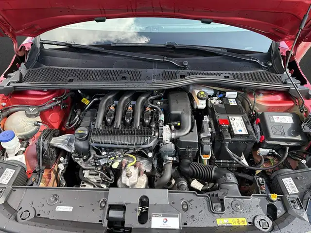 Peugeot 208 view 8