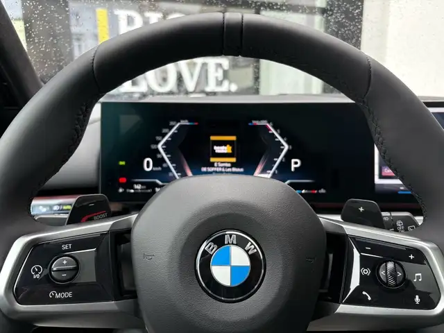BMW 5 Series view 4