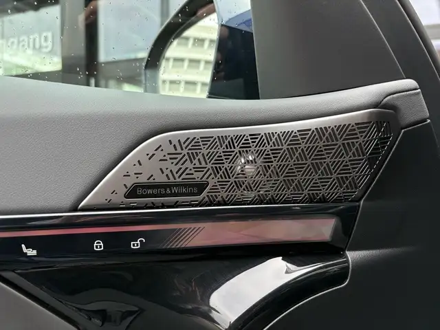 BMW 5 Series view 12