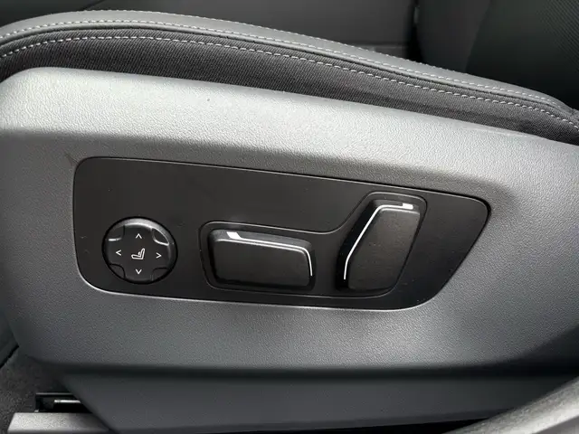 BMW 5 Series view 13