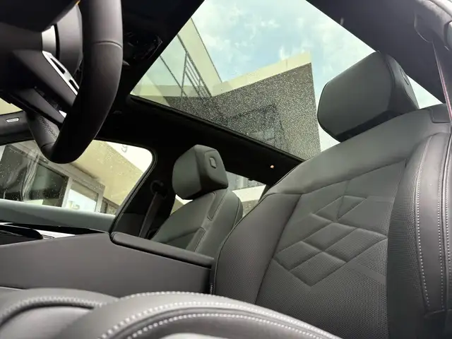 BMW 5 Series view 14