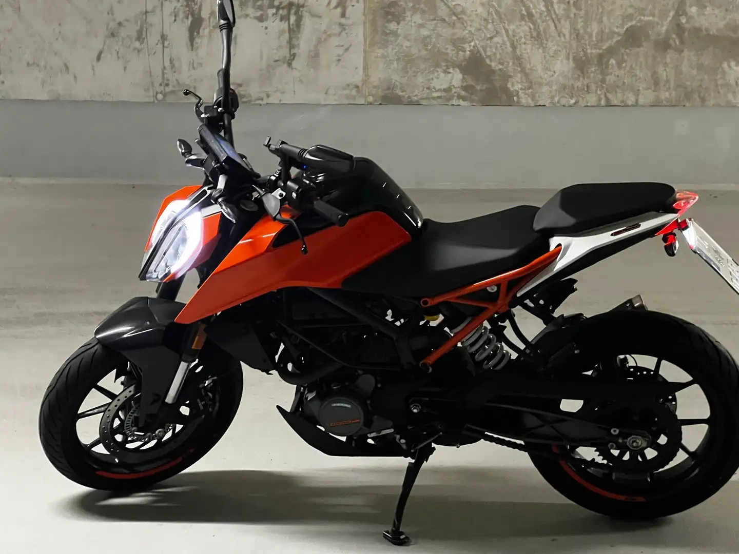 KTM 125 Duke Orange - 1