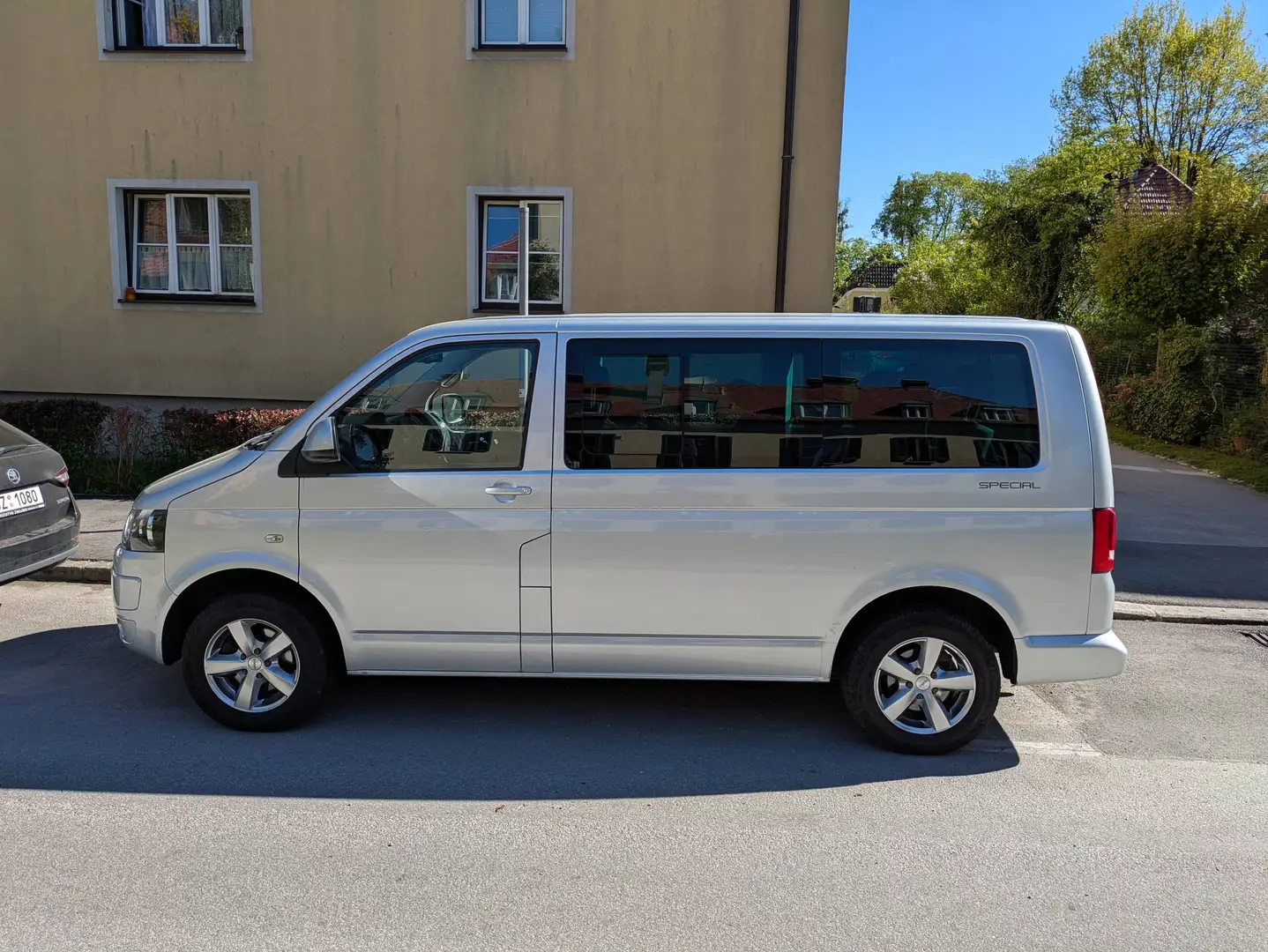 Volkswagen T5 Multivan Multivan Special 2,0 TDI D-PF Special Silber - 2