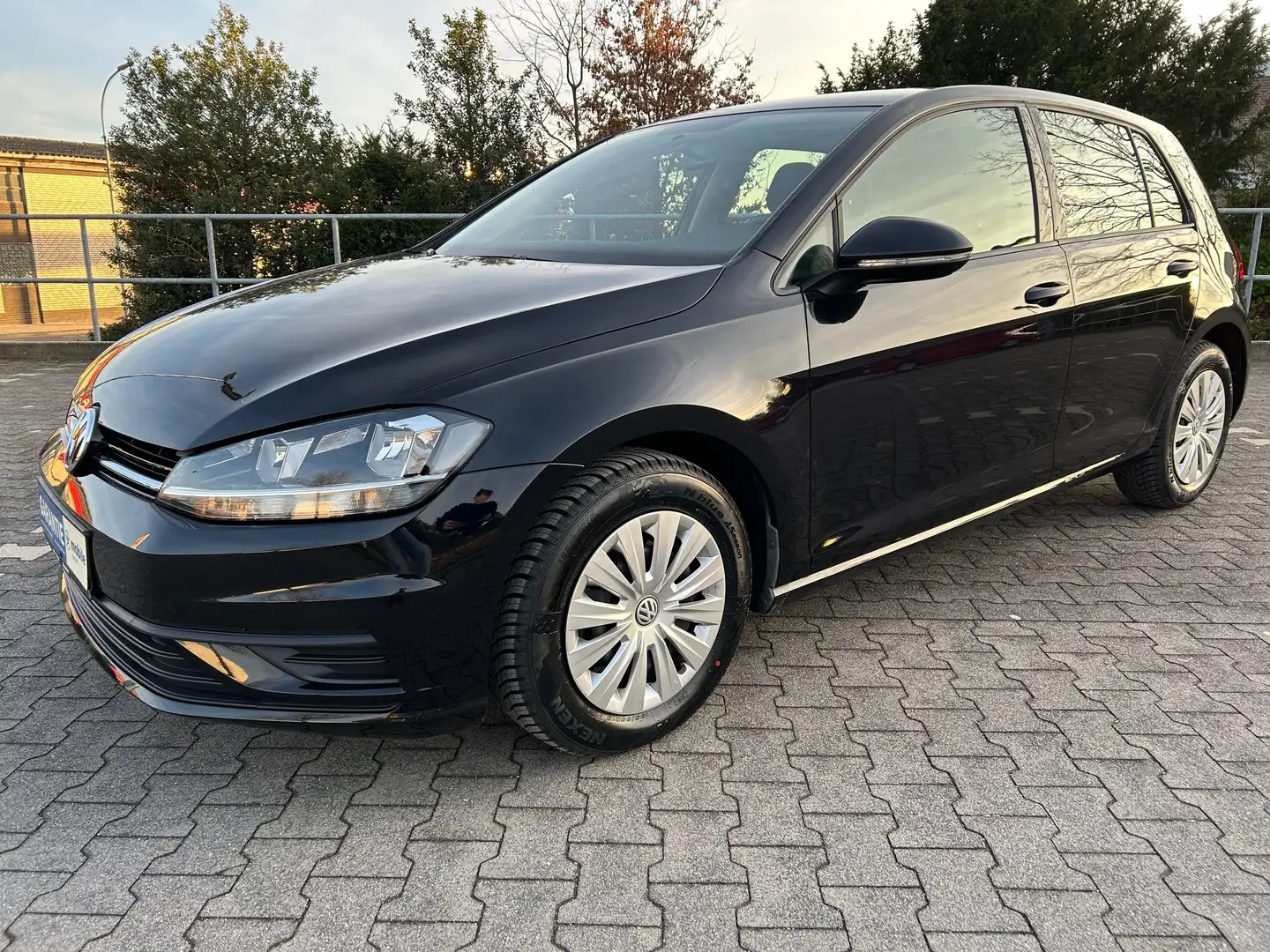 Volkswagen Golf Golf TSI Trendline*KLIMA*GANZJAHRESREIFEN INSP NEU Noir - 1