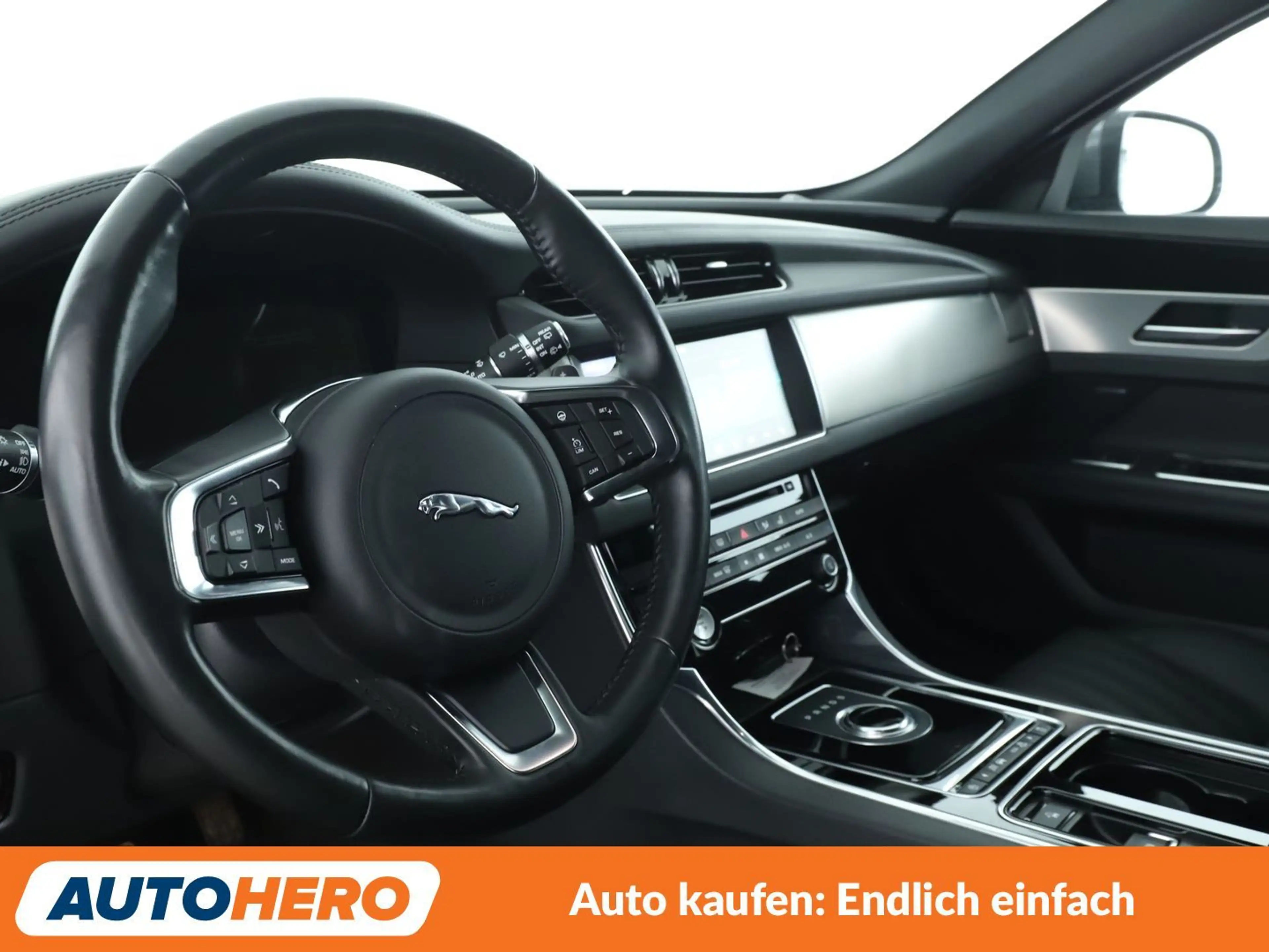 Jaguar XF 25d Portfolio AWD Aut.*NAVI*BI-XENON*TEMPO*CAM*PDC — photo 11