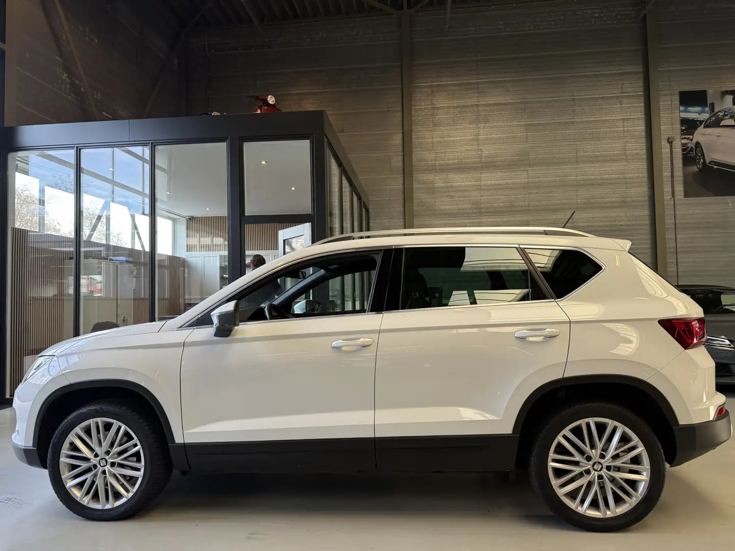 SEAT Ateca 1.4 EcoTSI Xcellence 150pk, Automaat, Carplay, Cam Weiß - 2