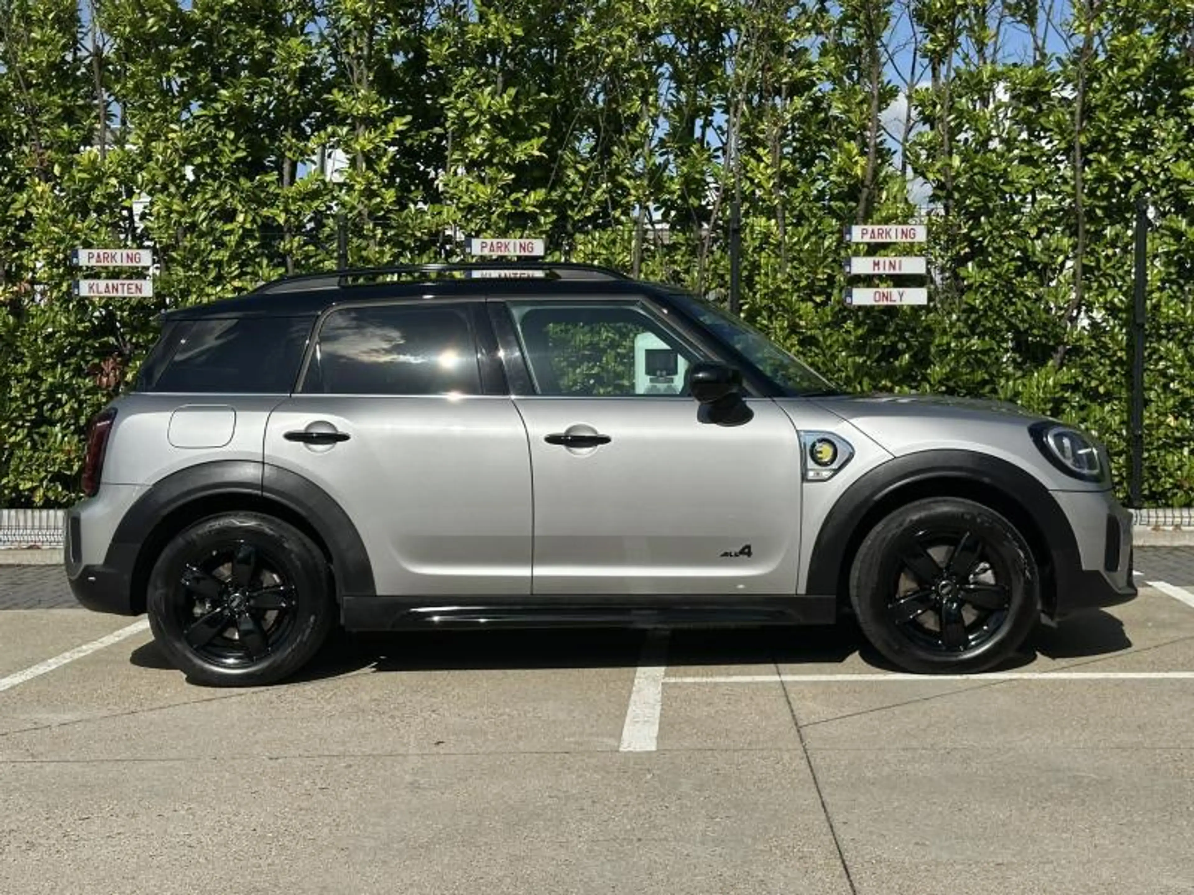 MINI Cooper SE Countryman hybrid — photo 3