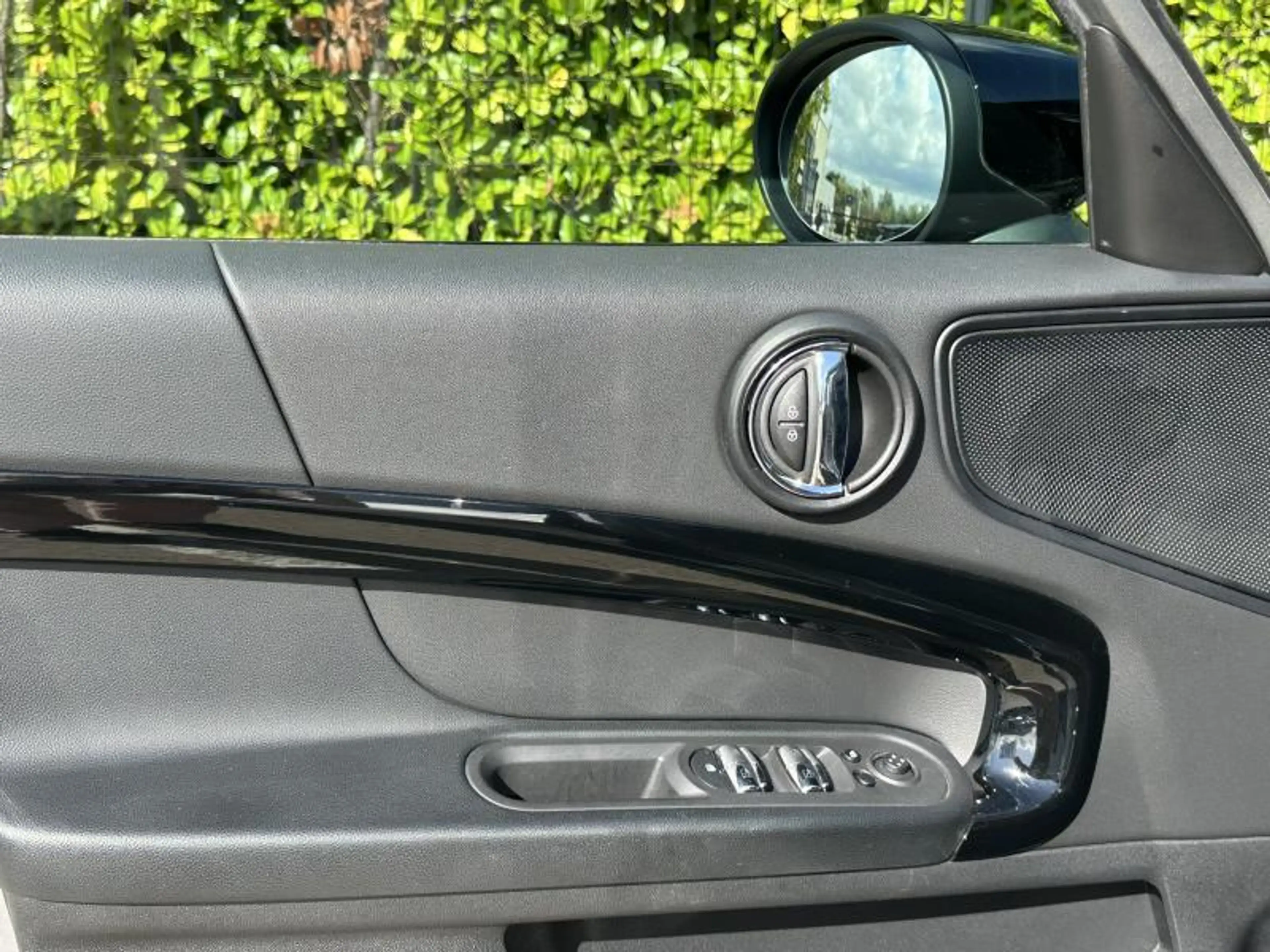 MINI Cooper SE Countryman hybrid — photo 11