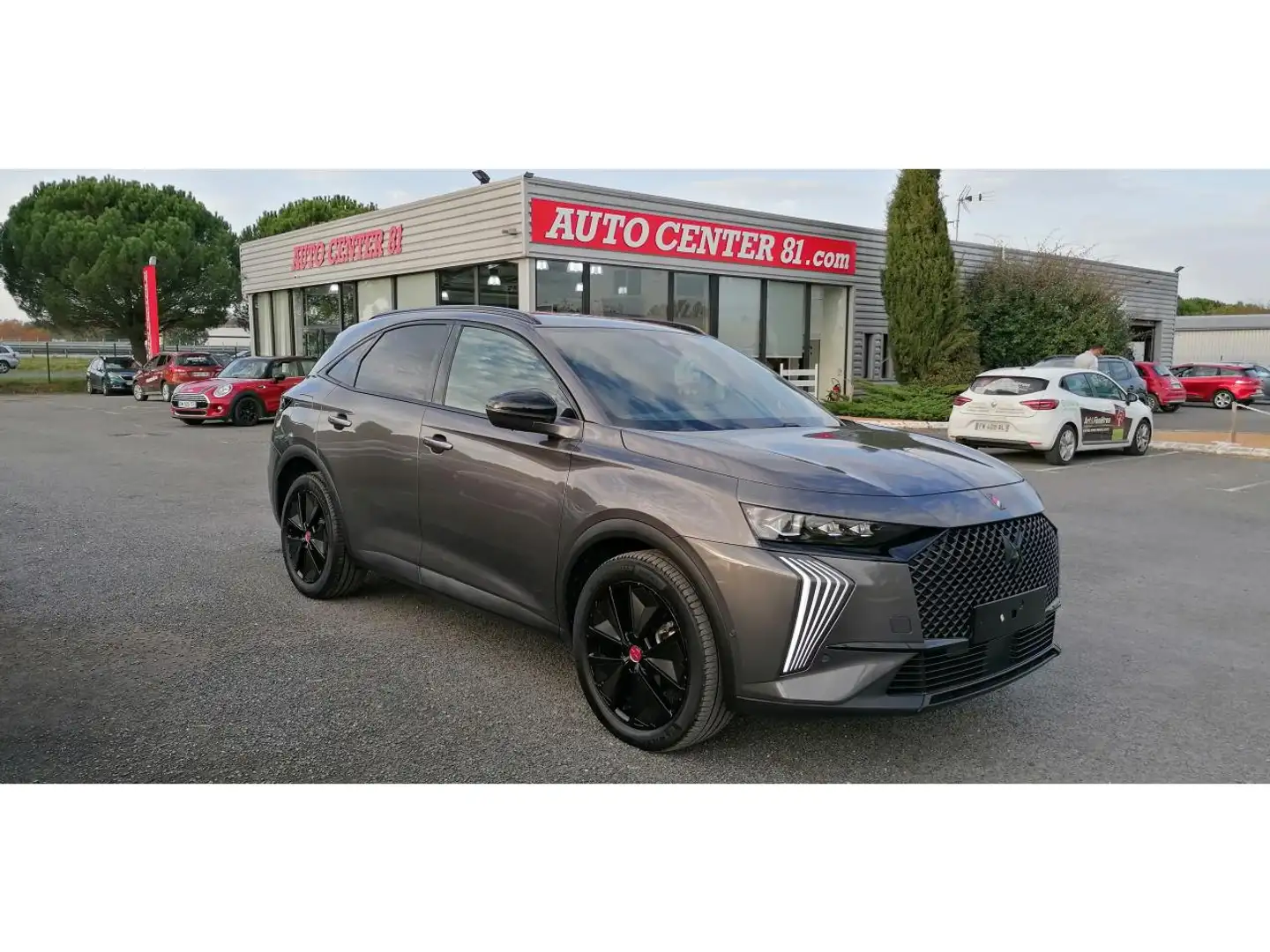 DS Automobiles DS 7 Crossback 1.5 BlueHDi 130 EAT8 Performance Line + PHASE 2 Šedá - 1