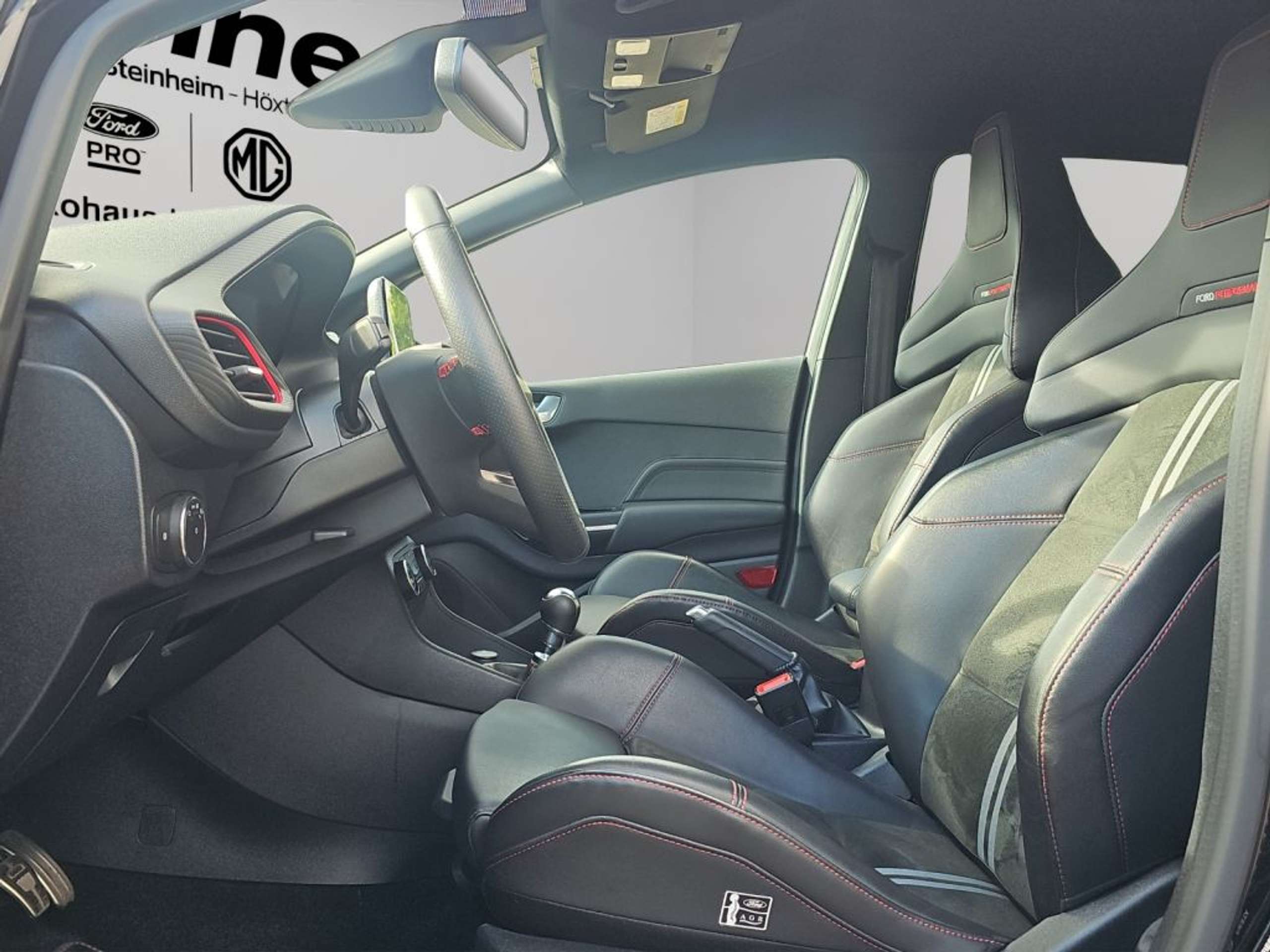 Fahrzeugabbildung Ford Fiesta 1.5 EcoBoost ST X  *PERF.-P.*WINTER-P.* - mit KI generiert/bearbeitet