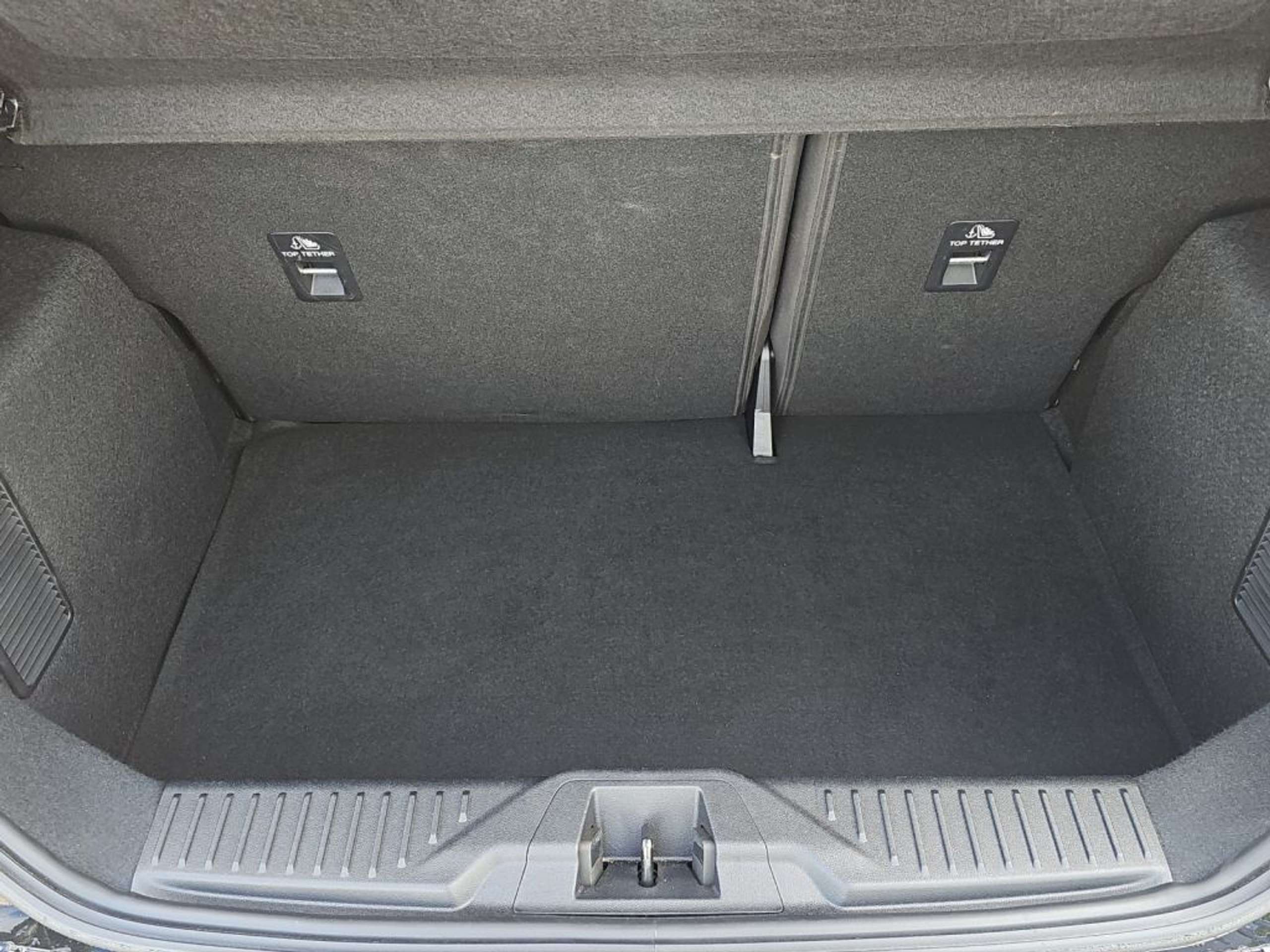 Fahrzeugabbildung Ford Fiesta 1.5 EcoBoost ST X  *PERF.-P.*WINTER-P.* - mit KI generiert/bearbeitet
