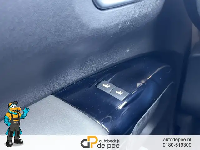 Citroen C4 Cactus view 6