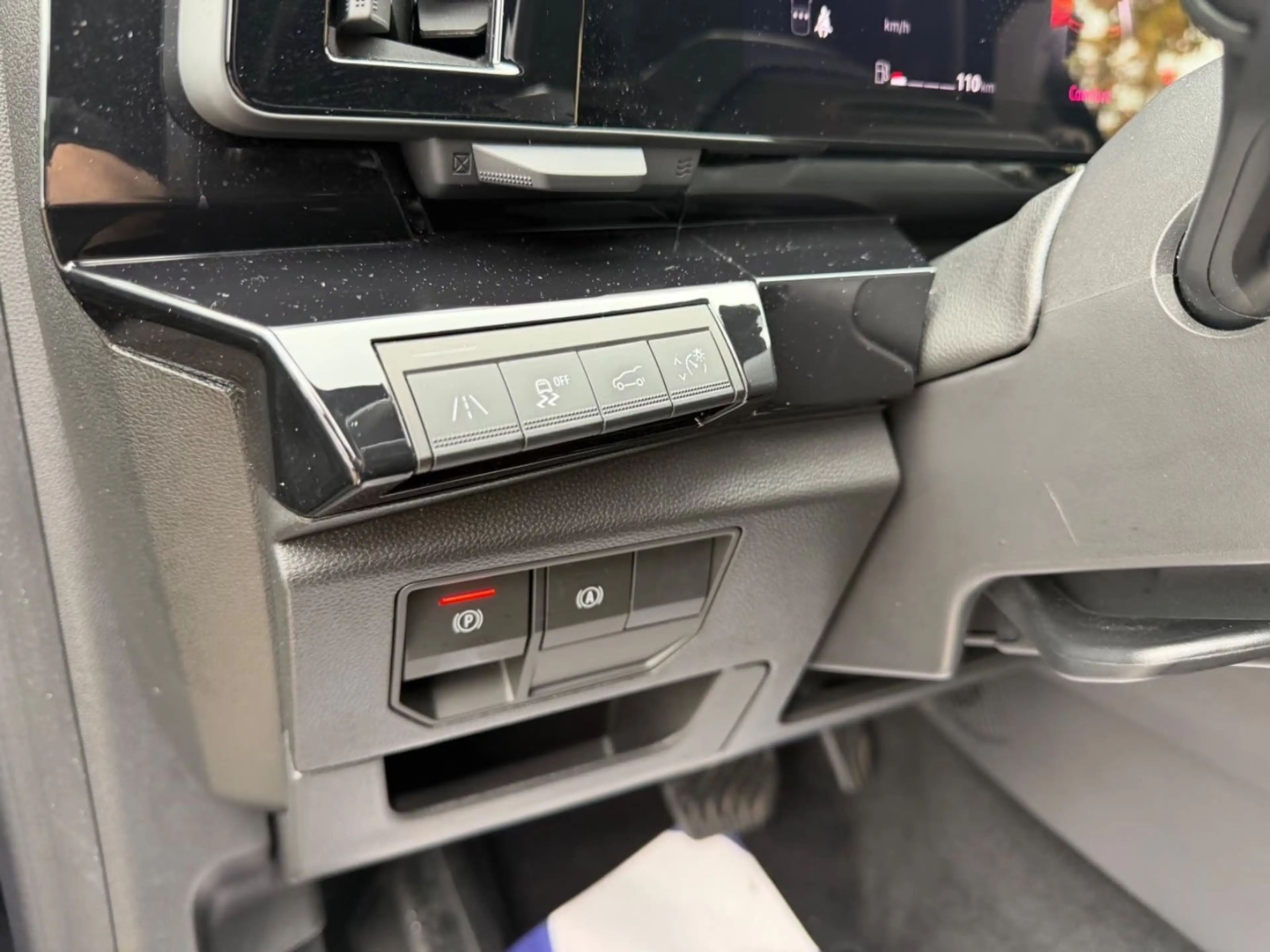Renault Austral 200 Hybrid Iconic~H&K~360Kam~Ambi~Matrix — photo 16