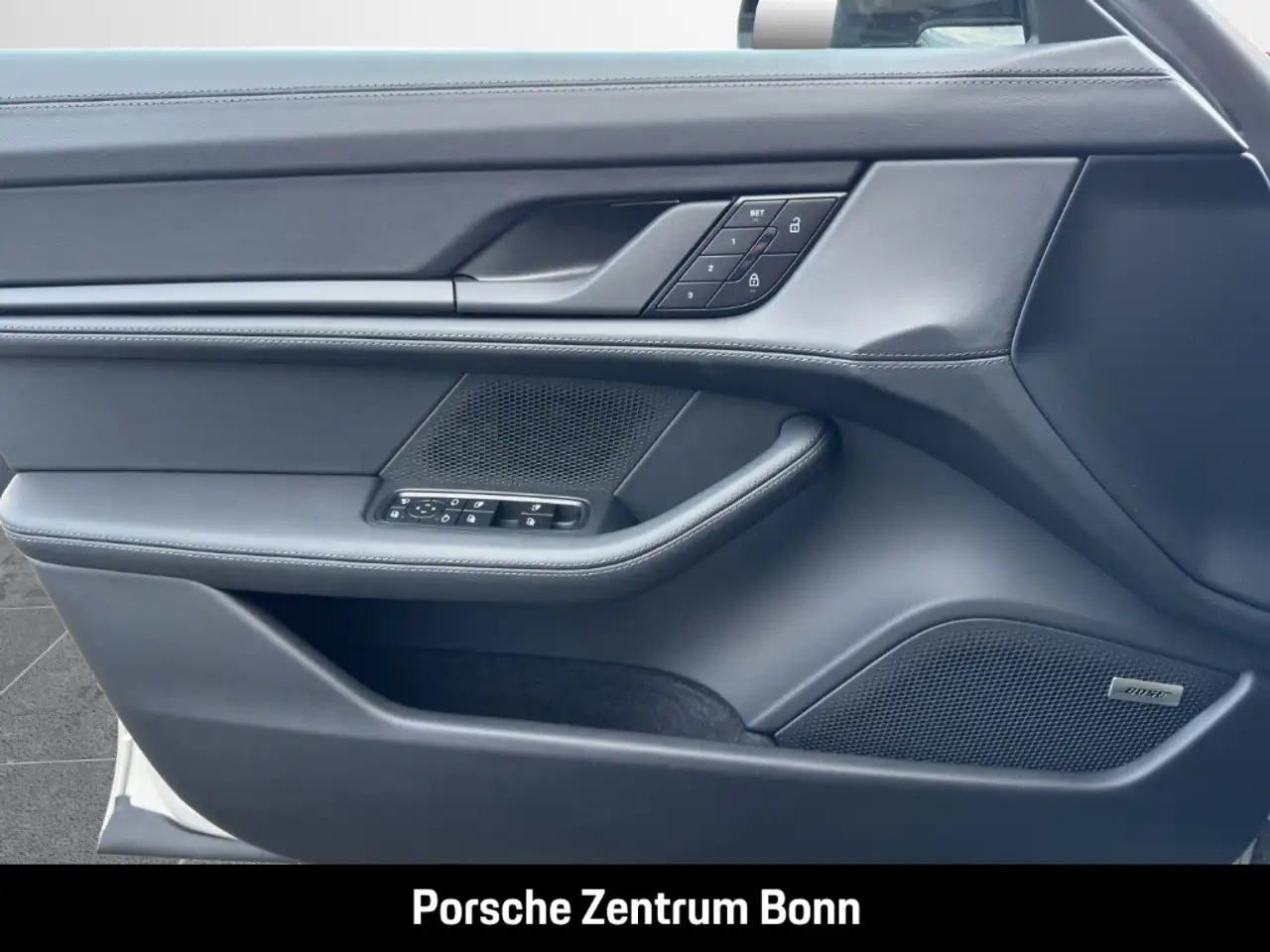 Porsche Taycan Black Edition HA-Lenkung InnoDrive BOSE 12