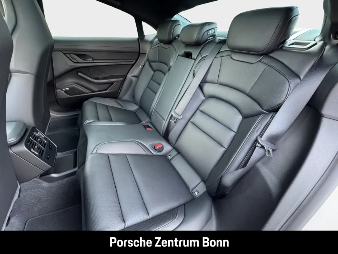 Porsche Taycan Black Edition HA-Lenkung InnoDrive BOSE 13