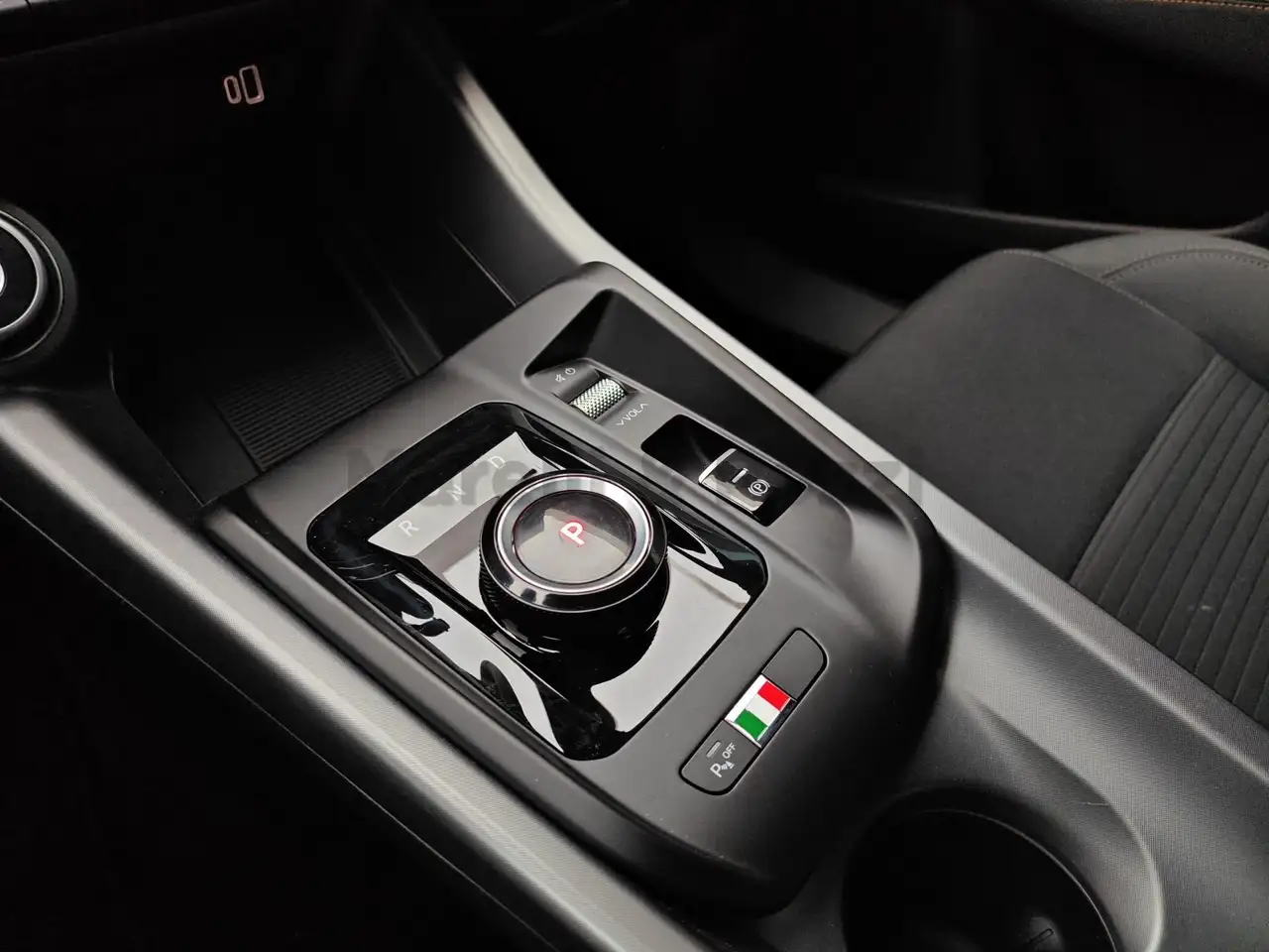 Alfa Romeo Tonale 2025 — фото 17