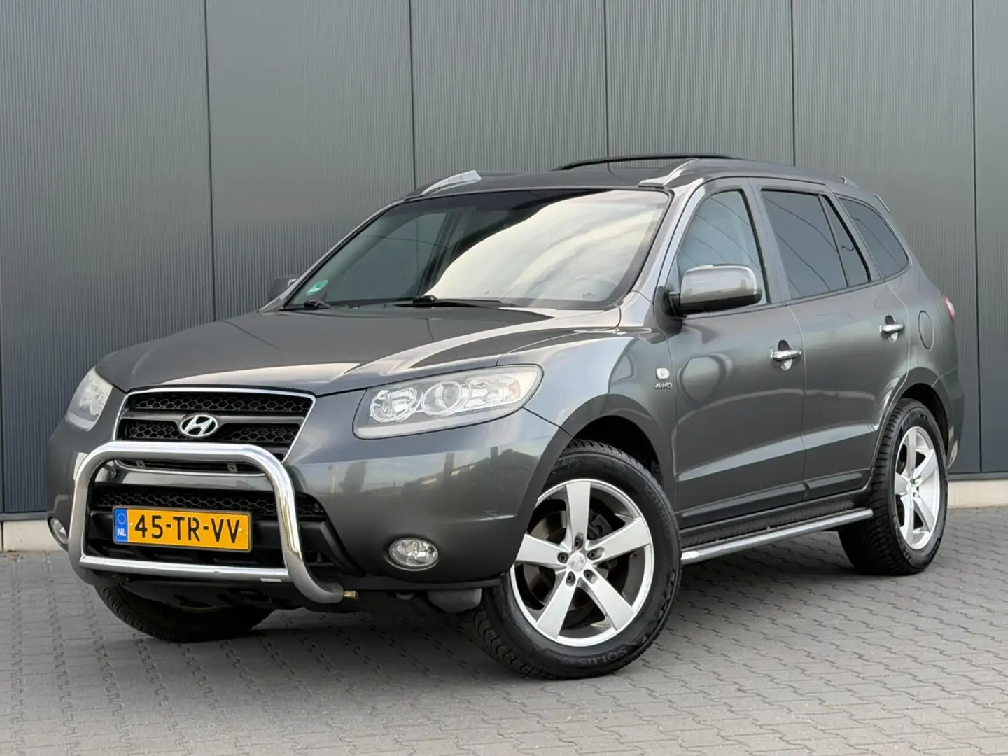 Hyundai SANTA FE 2.7i V6 4WD Style Leder - Trekhaak - Navi - Stoelv Grijs - 1
