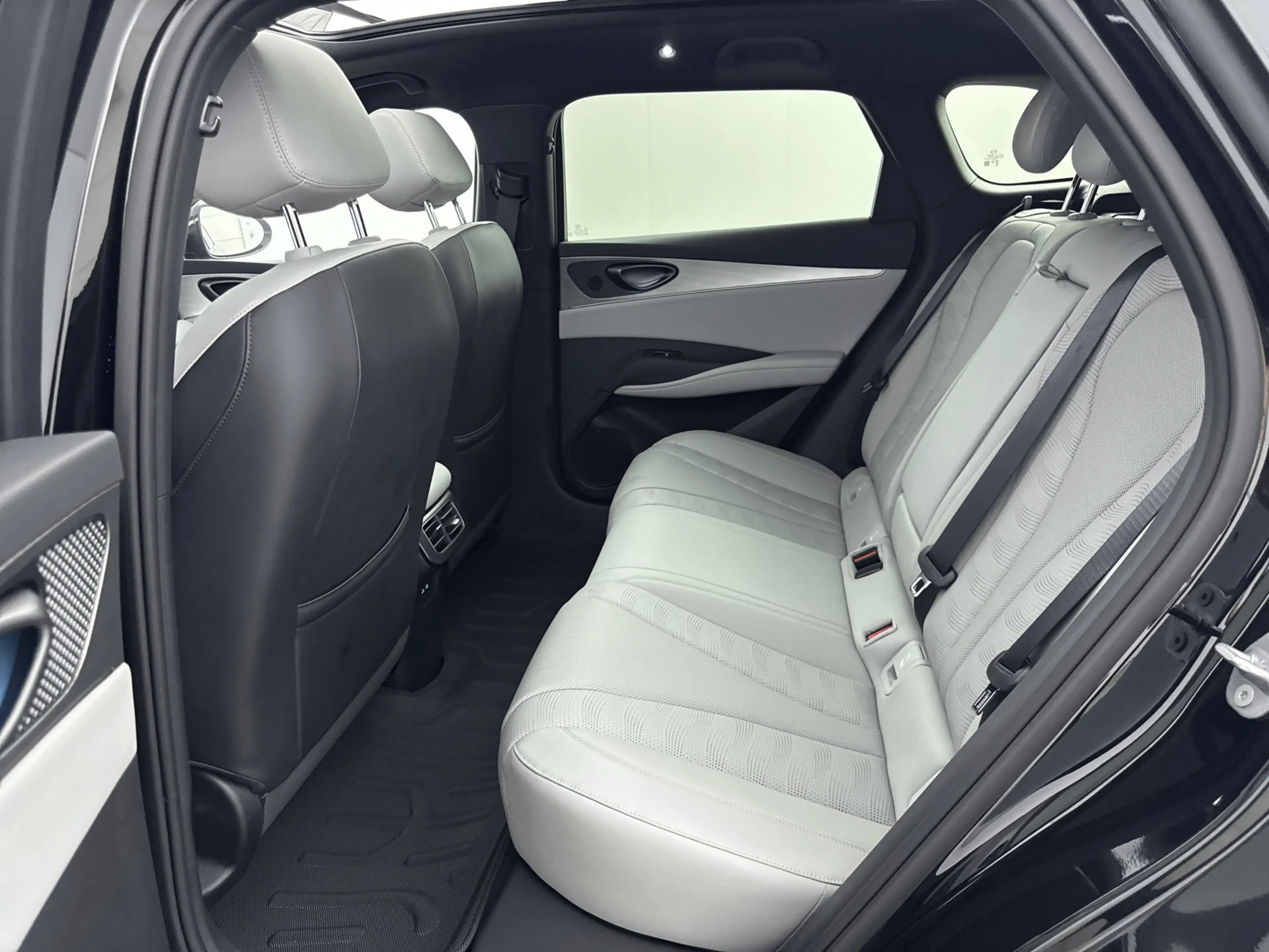 BYD Seal 6 Touring - 1.5 DM-i Comfort // SCHUIFKANTELDAK // 1 — photo 5