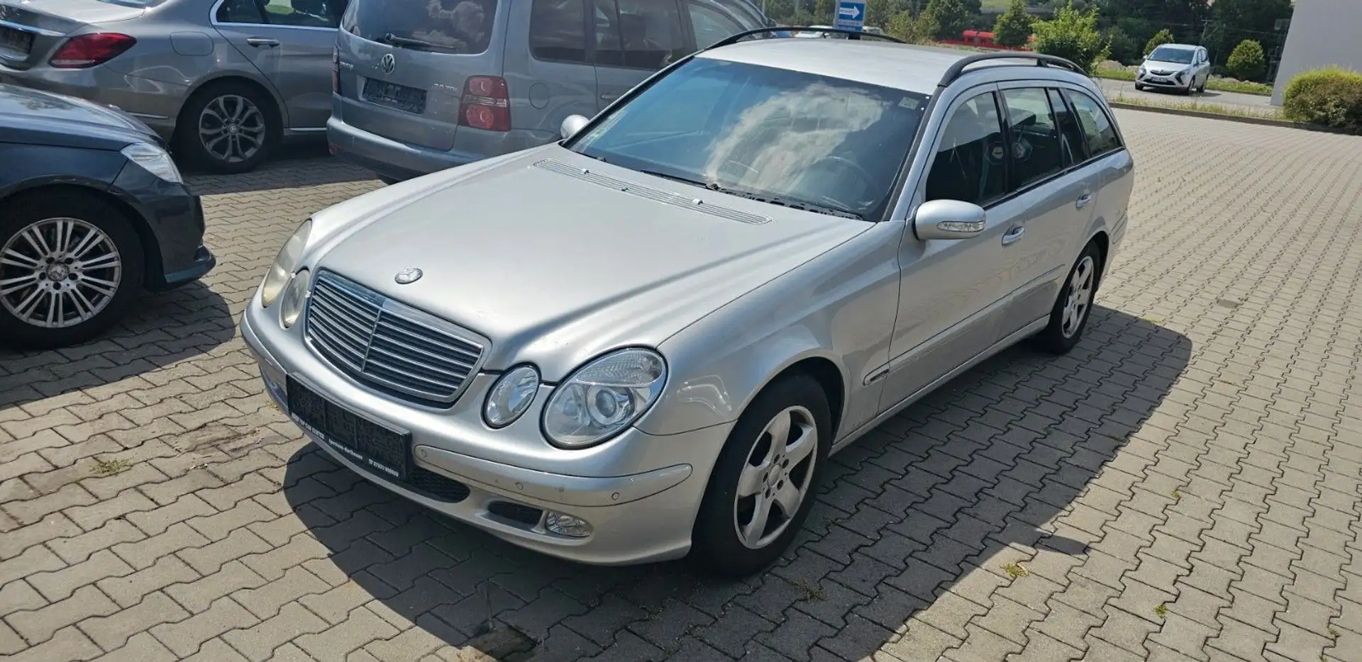 Mercedes-Benz E 220 CDI T CLASSIC,Autom,Klima Silber - 2
