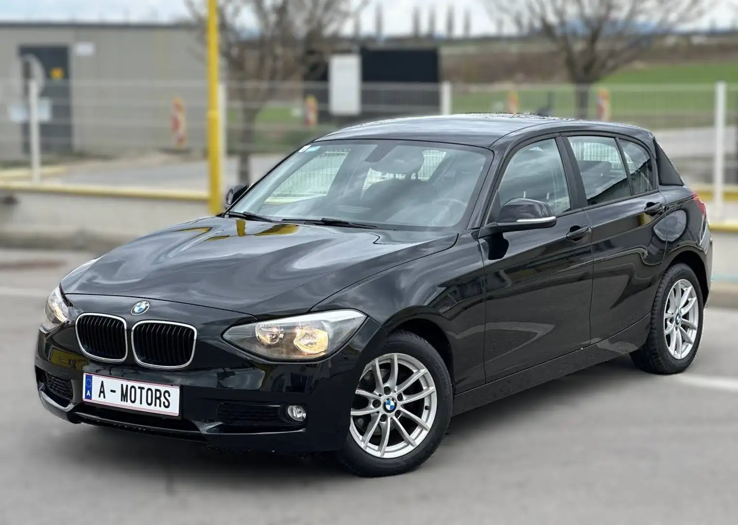 BMW 116 116d Schwarz - 1