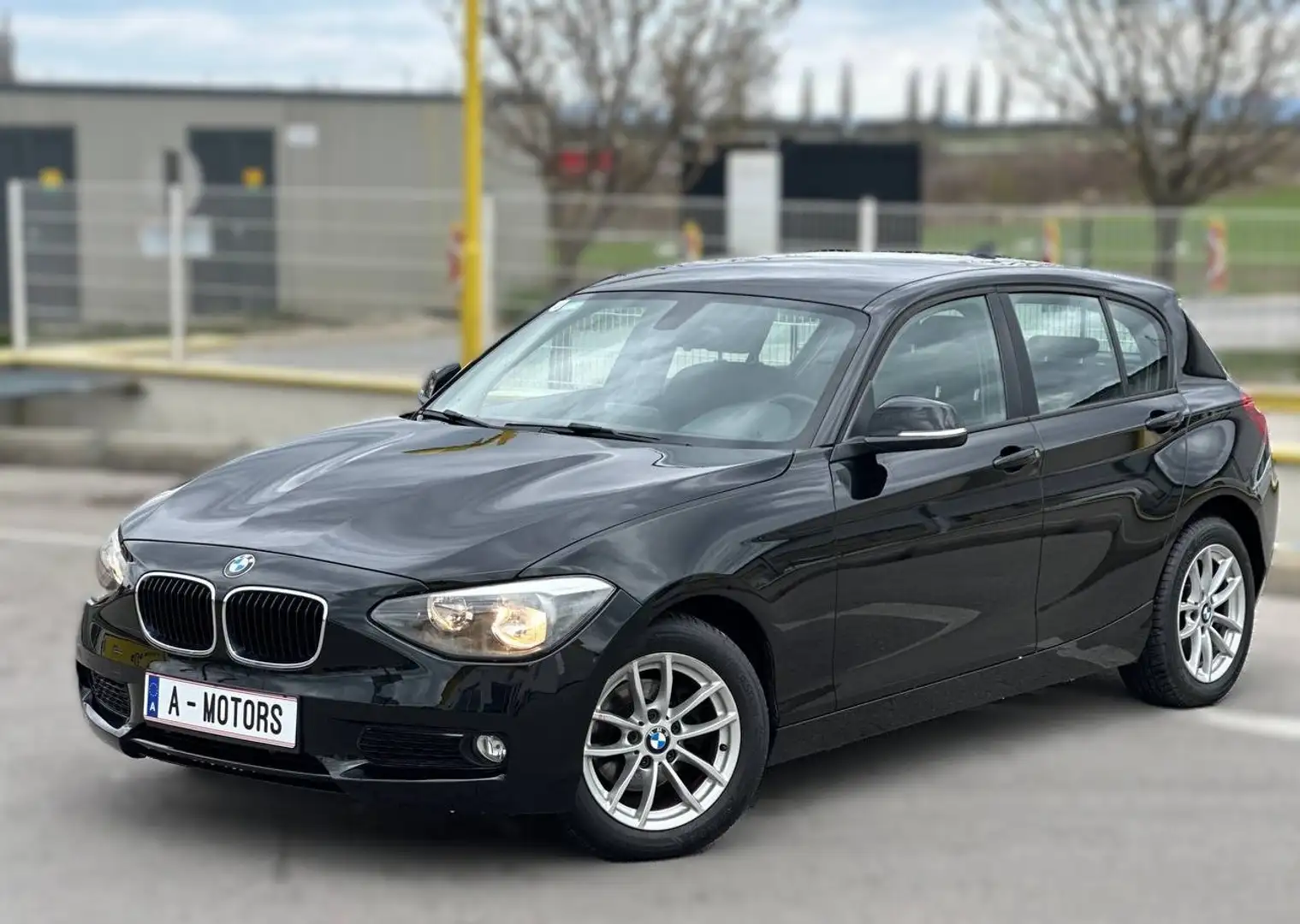 BMW 116 116d Schwarz - 2