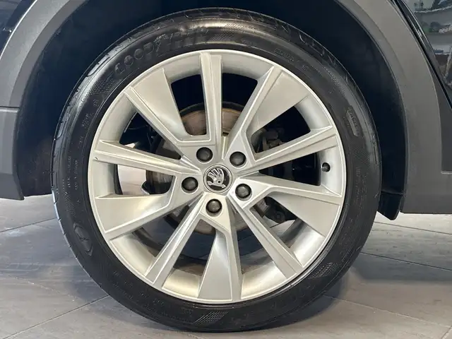 Skoda Octavia view 3