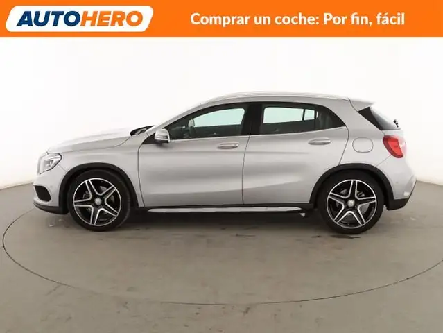 Mercedes-Benz GLA view 3