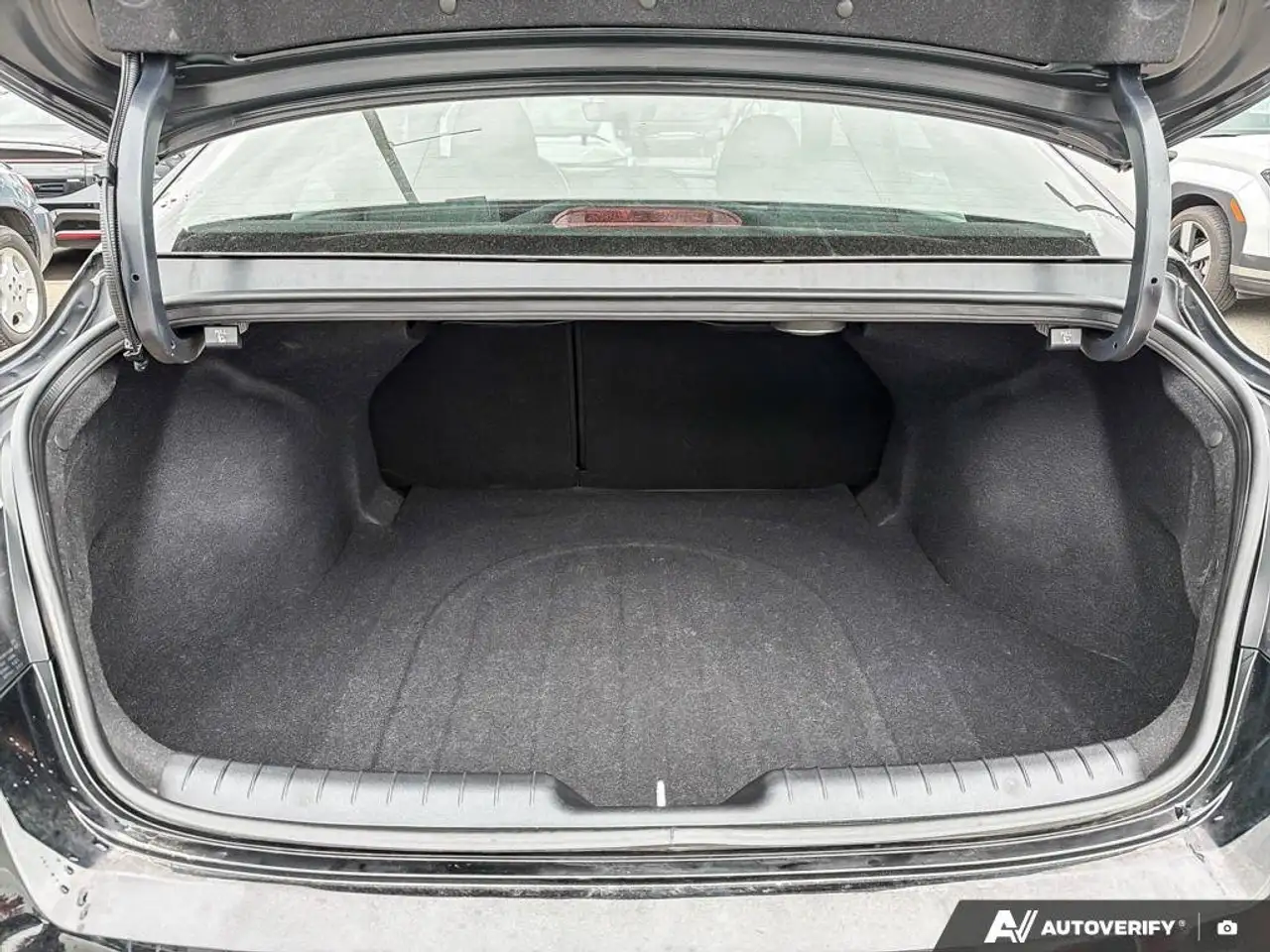 Hyundai ELANTRA fotografie Hyundai ELANTRA