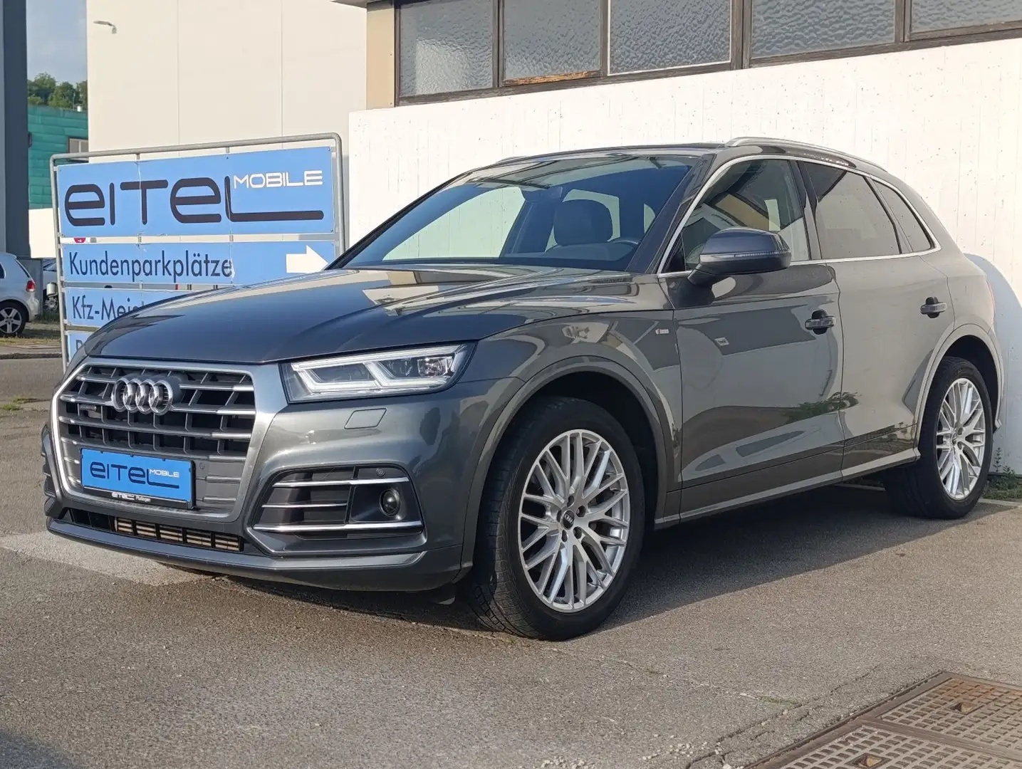 Audi Q5 quattro sport S-Line Standheizung Panorama Grau - 1