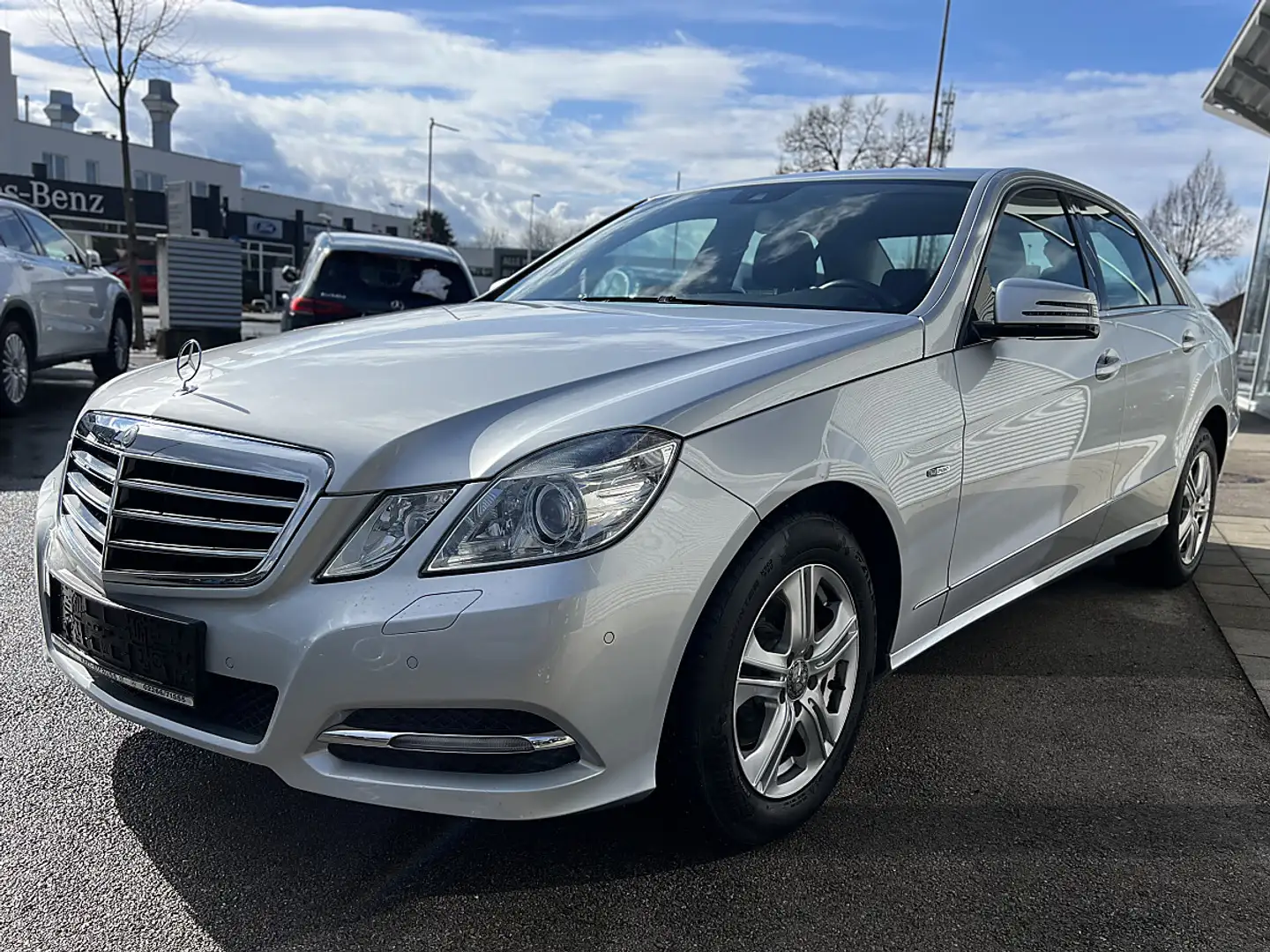 Mercedes-Benz E 200 Avantgarde BlueEfficiency CDI Aut. Silber - 2