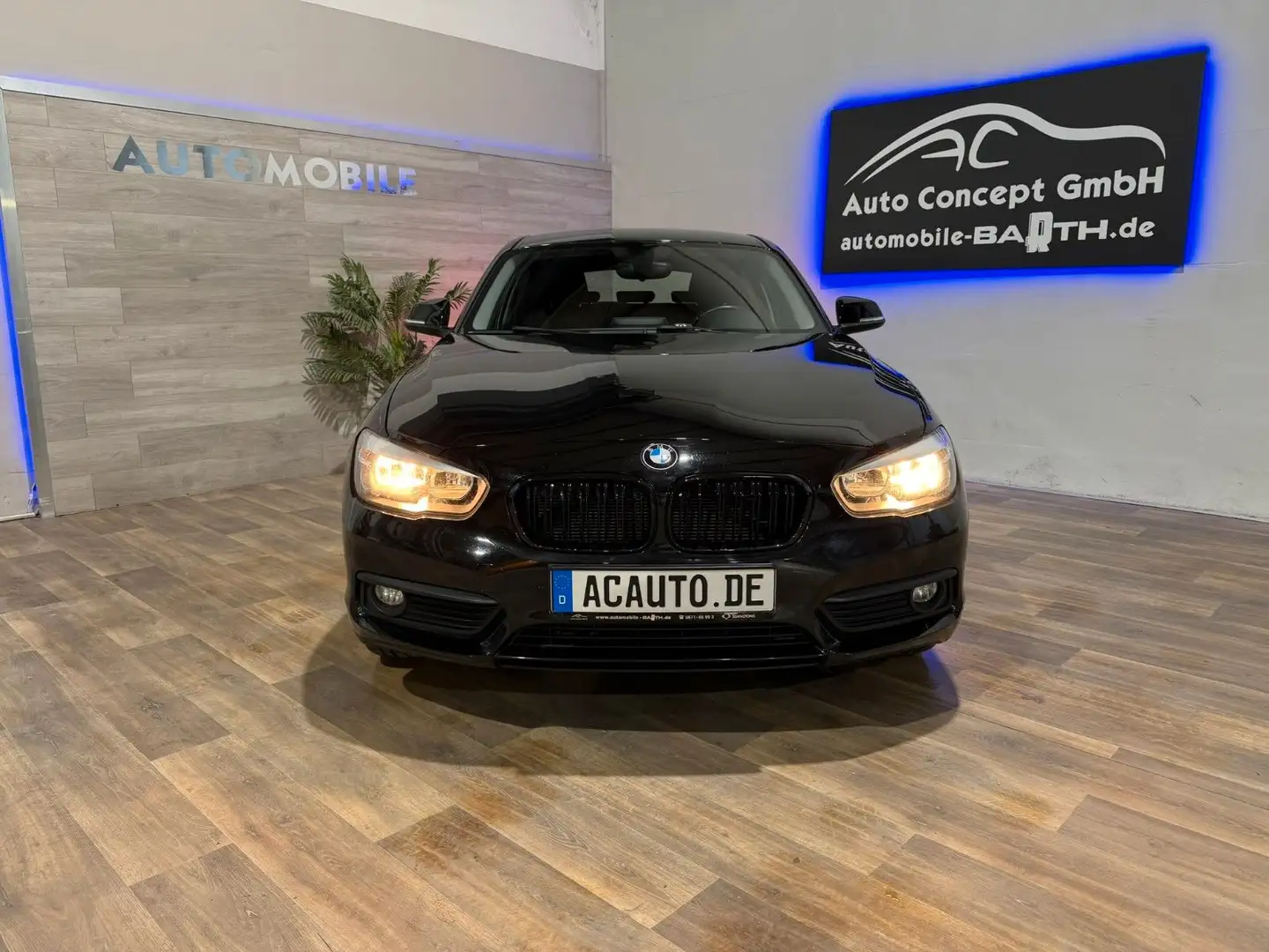 BMW 116 i Advantage +SHZ +NAVI +19" Felgen Schwarz - 2