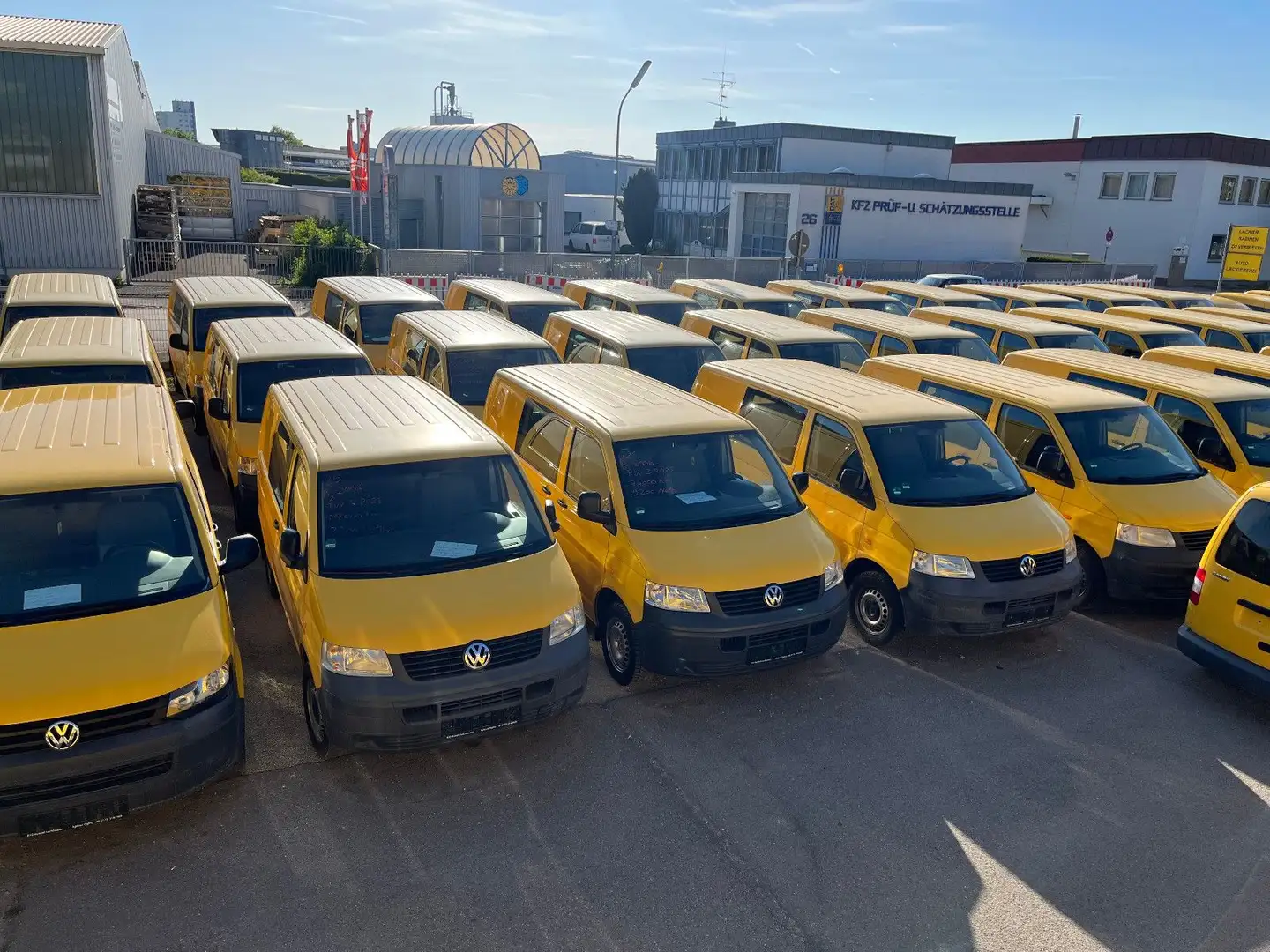 Volkswagen T5 Kombi 1.9 TDI T5  Transporter Euro 4 mehrere auf Lager Yellow - 2
