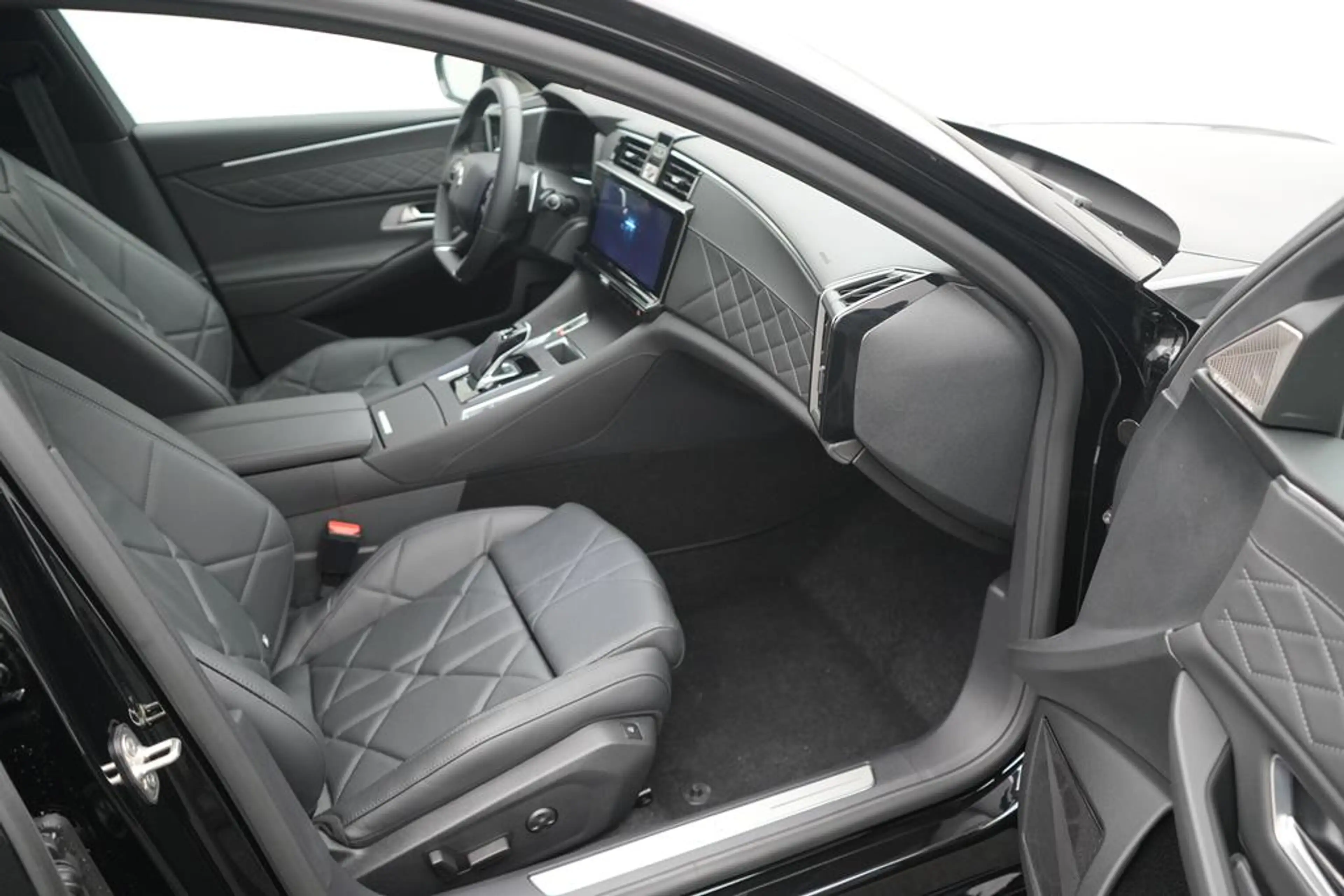 DS Automobiles DS 9 E-Tense 250 Rivoli + — photo 8