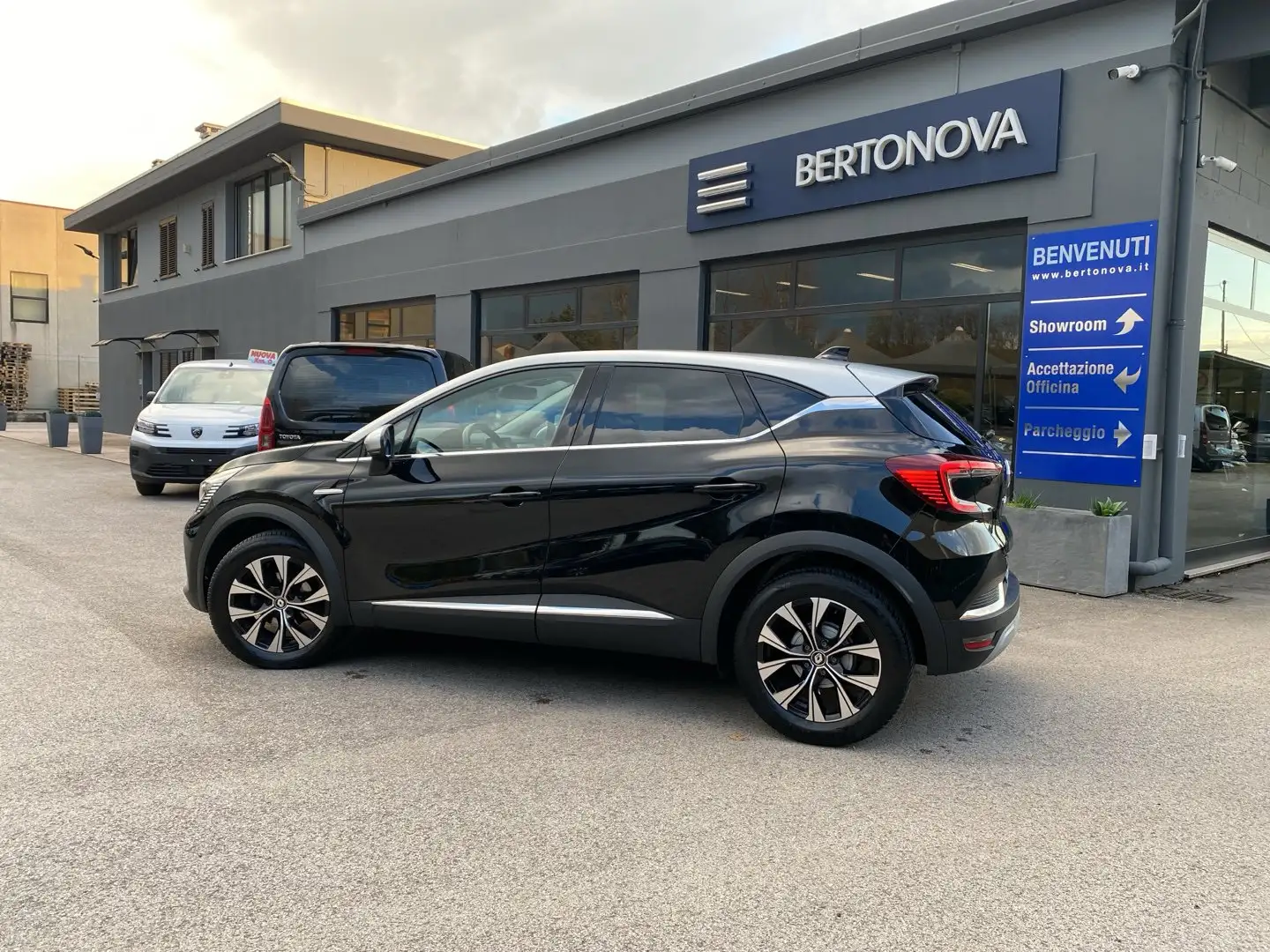 Renault Captur TCe 12V 90 CV Techno Zwart - 2