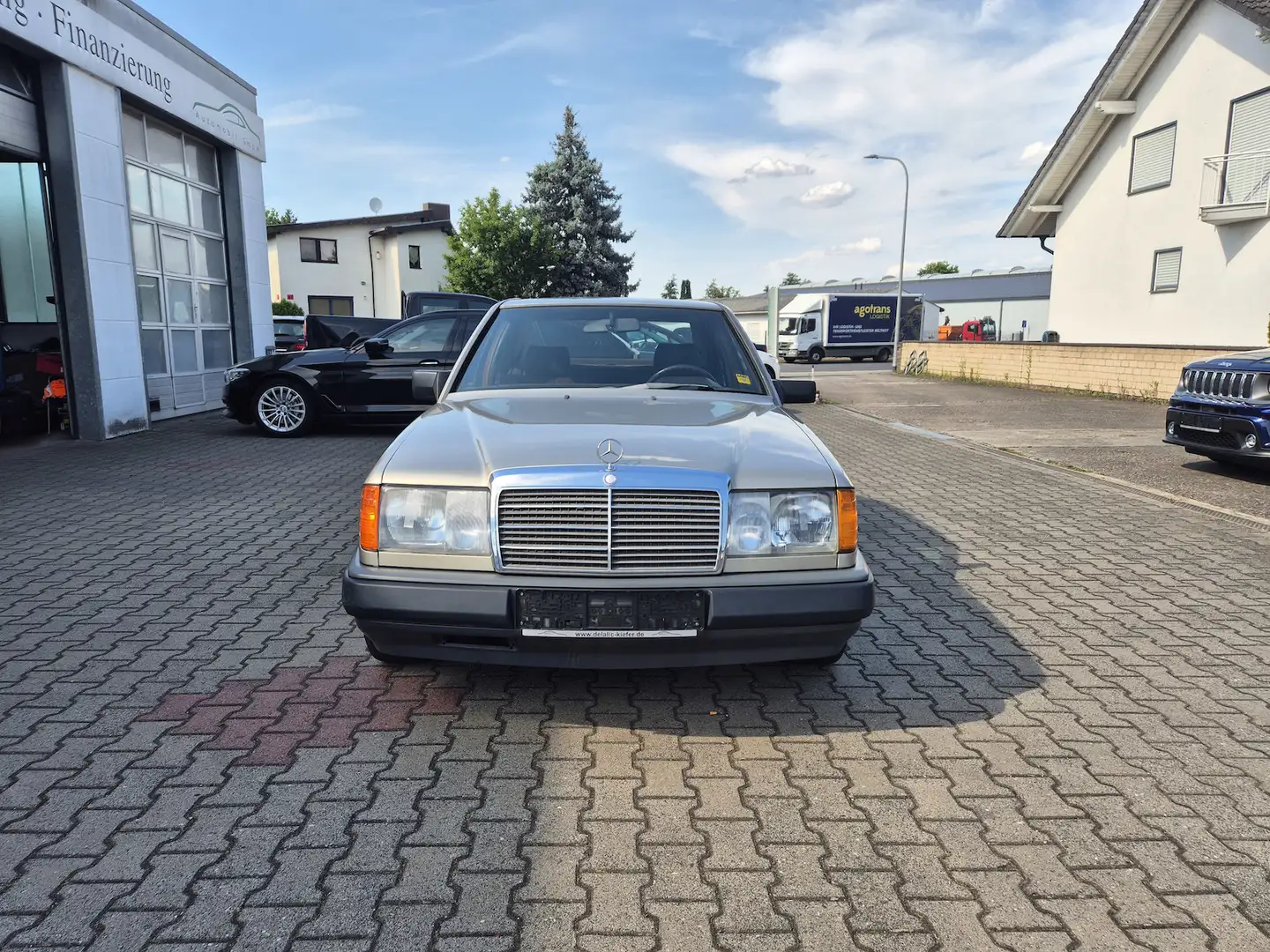 Mercedes-Benz 260 E aus 2.ter Hand, rostfrei, scheckheftgepflegt Silber - 2