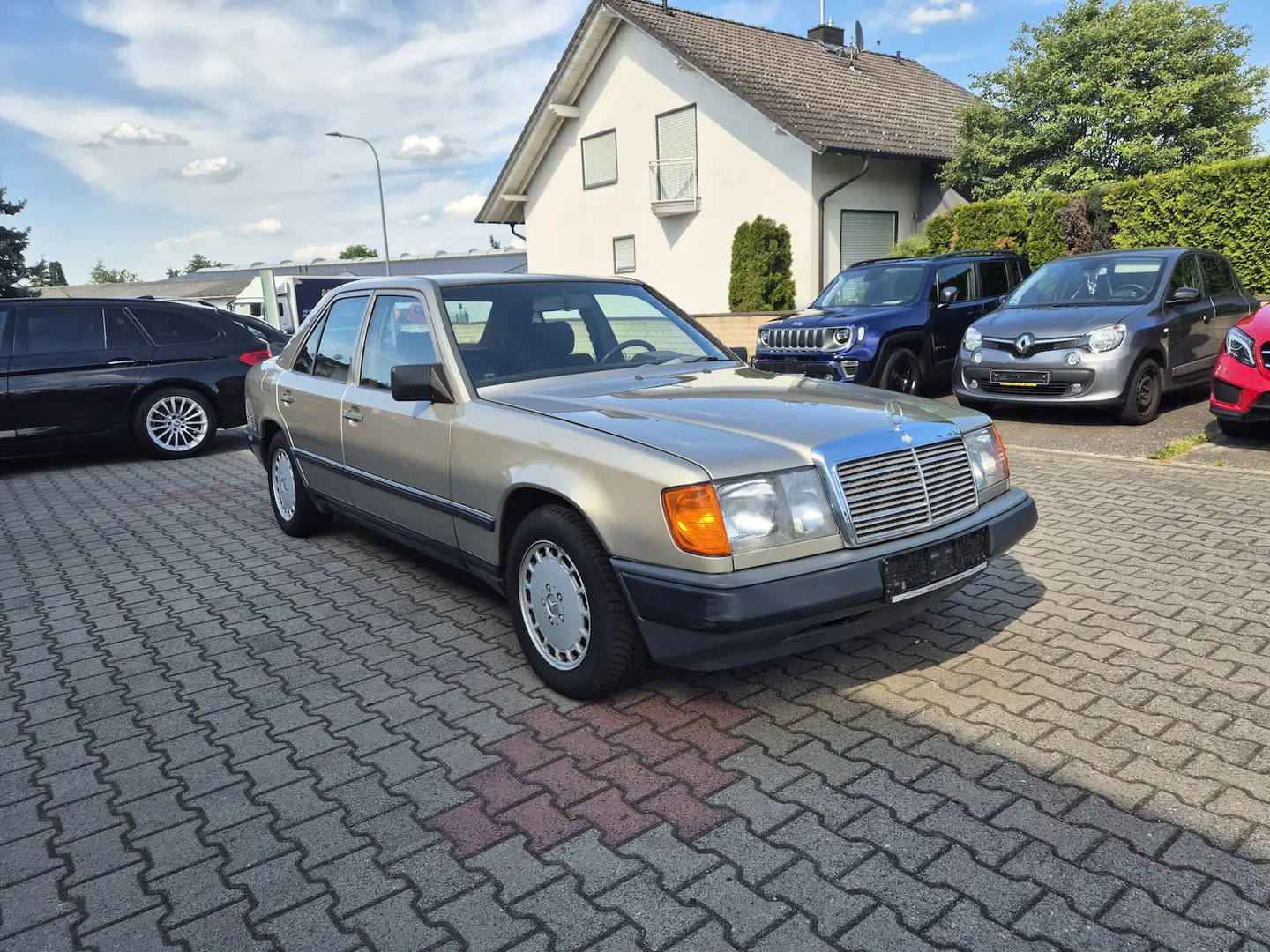 Mercedes-Benz 260 E aus 2.ter Hand, rostfrei, scheckheftgepflegt Silber - 1