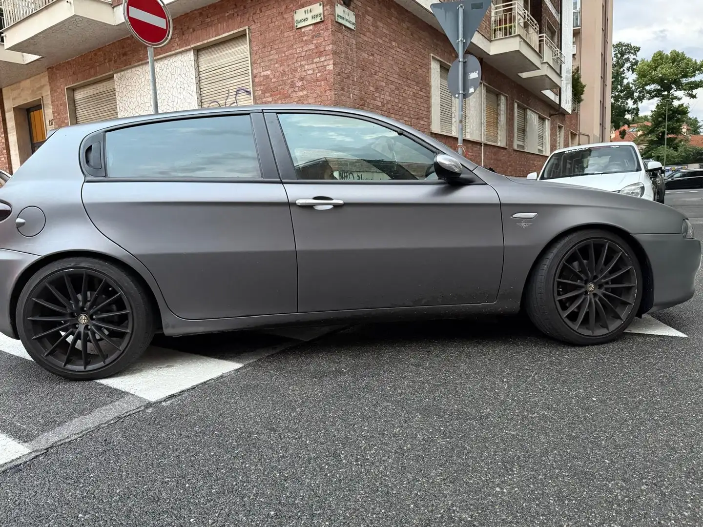 Alfa Romeo 147 147 II 2008 5p 1.9 jtd Black line 120cv Gris - 1