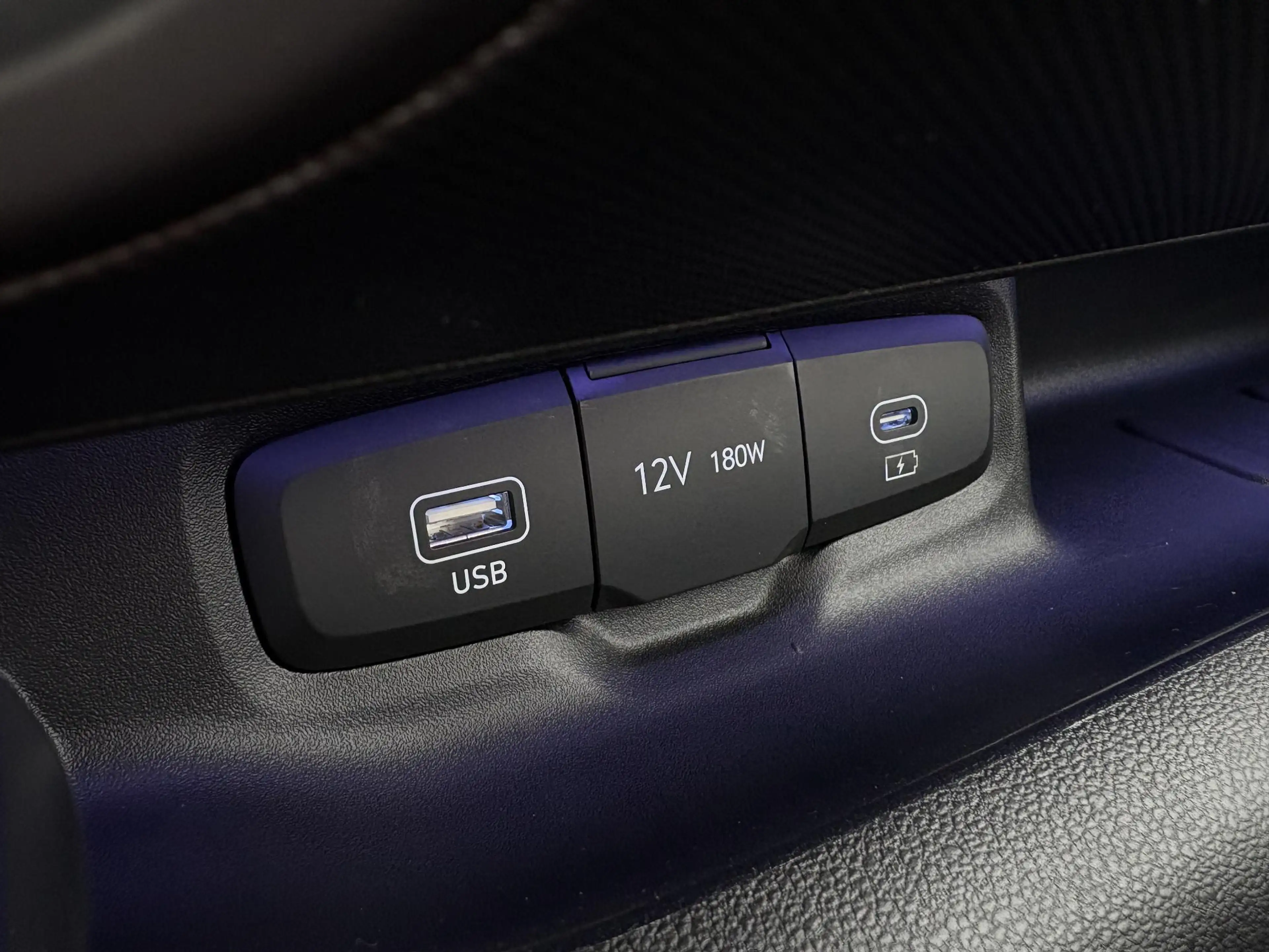 Hyundai Inster Evolve 49 kWh / Apple Carplay & Android Auto / Ada — photo 26