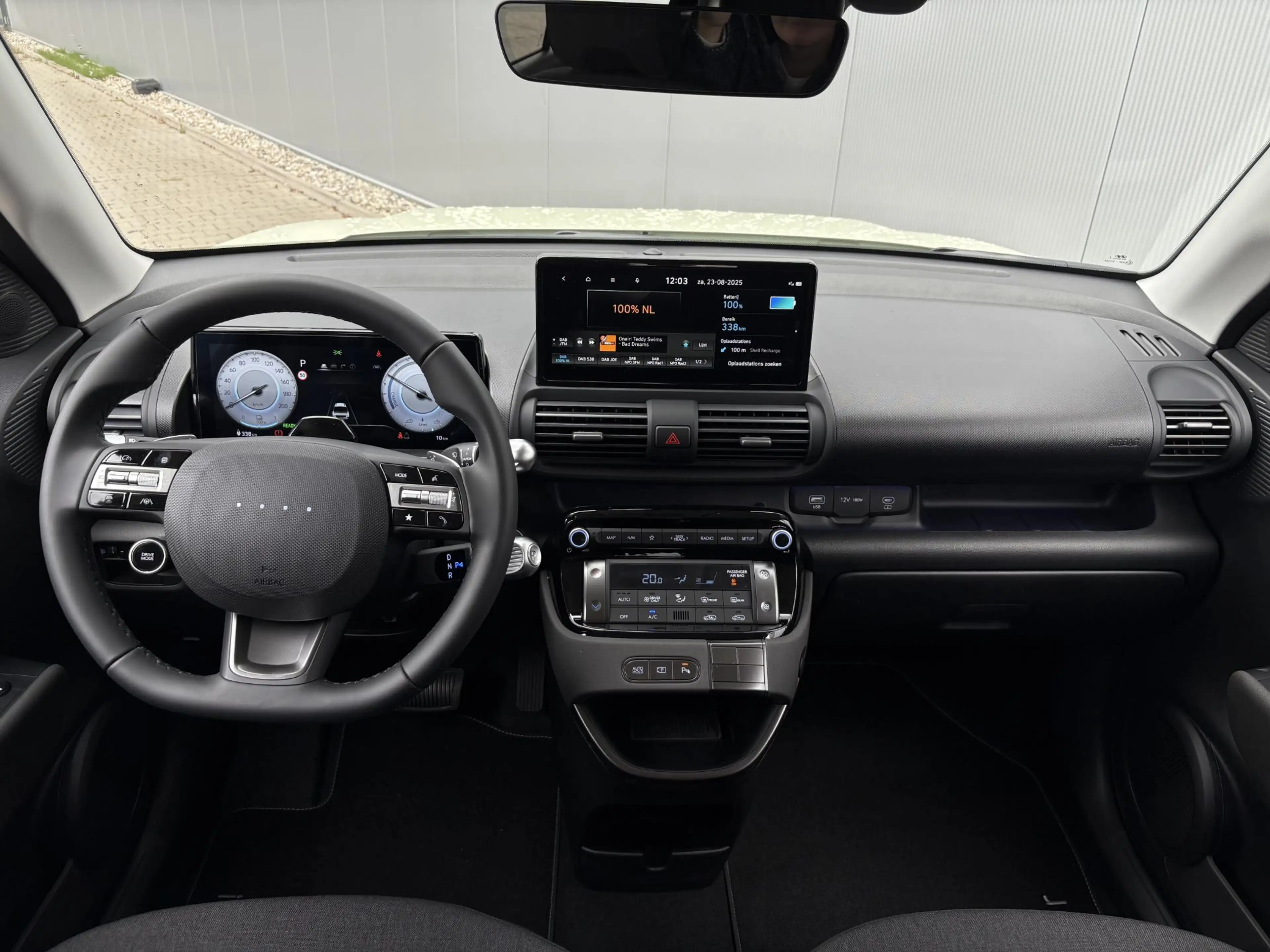 Hyundai Inster Evolve 49 kWh / Apple Carplay & Android Auto / Ada — photo 2