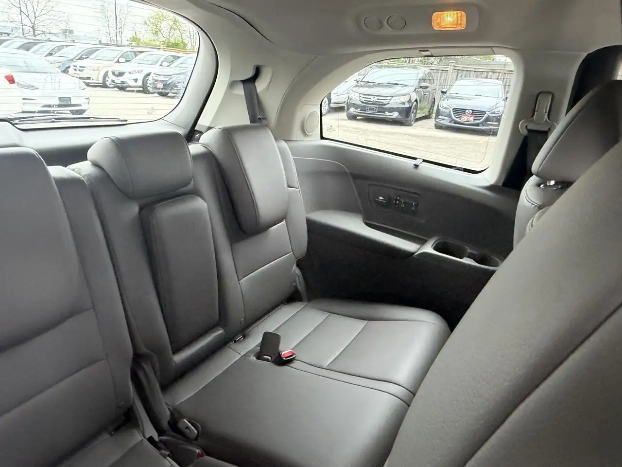 Honda Odyssey снимка Honda Odyssey
